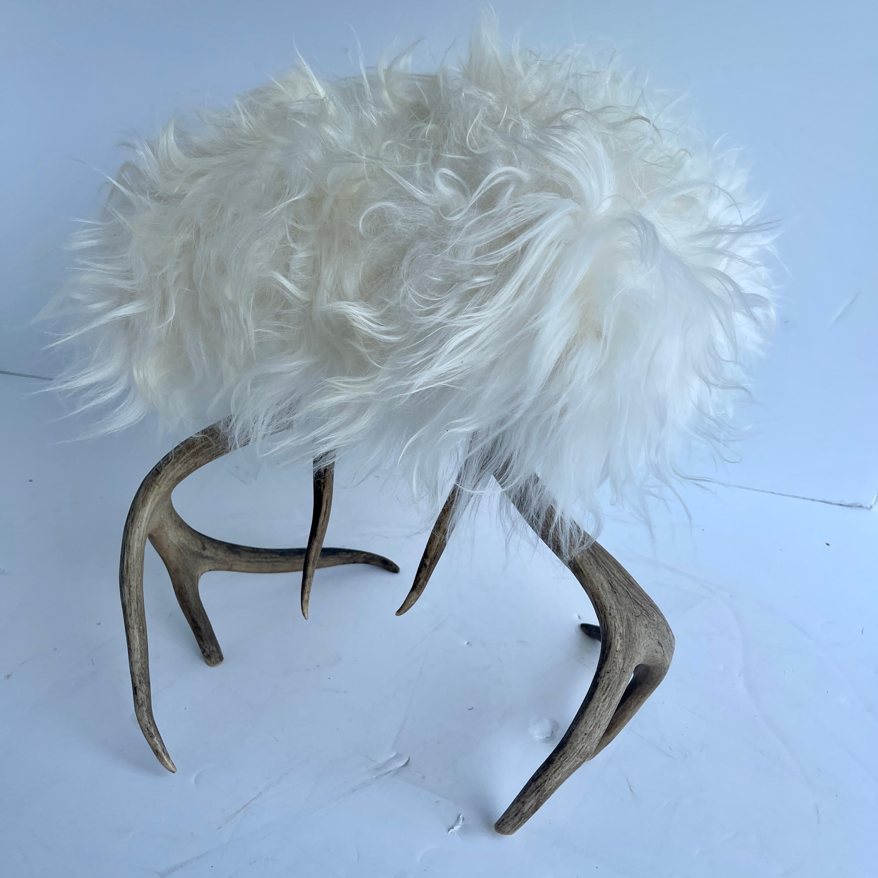 Old Petite Antler Footstool Seat with White Icelandic Sheepskin In Good Condition In Haddonfield, NJ