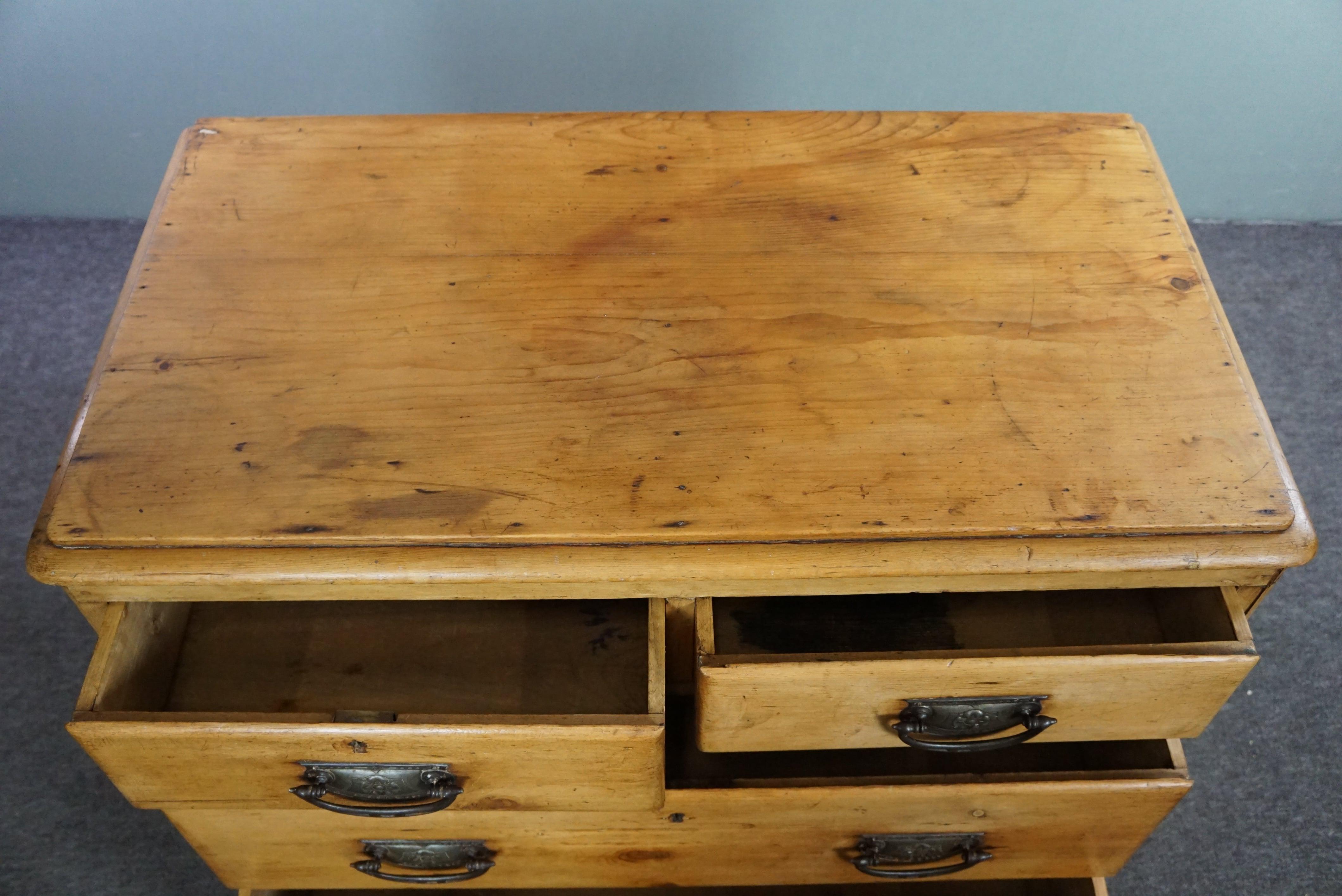 Old pine antique English chest of drawers with four drawers For Sale 2