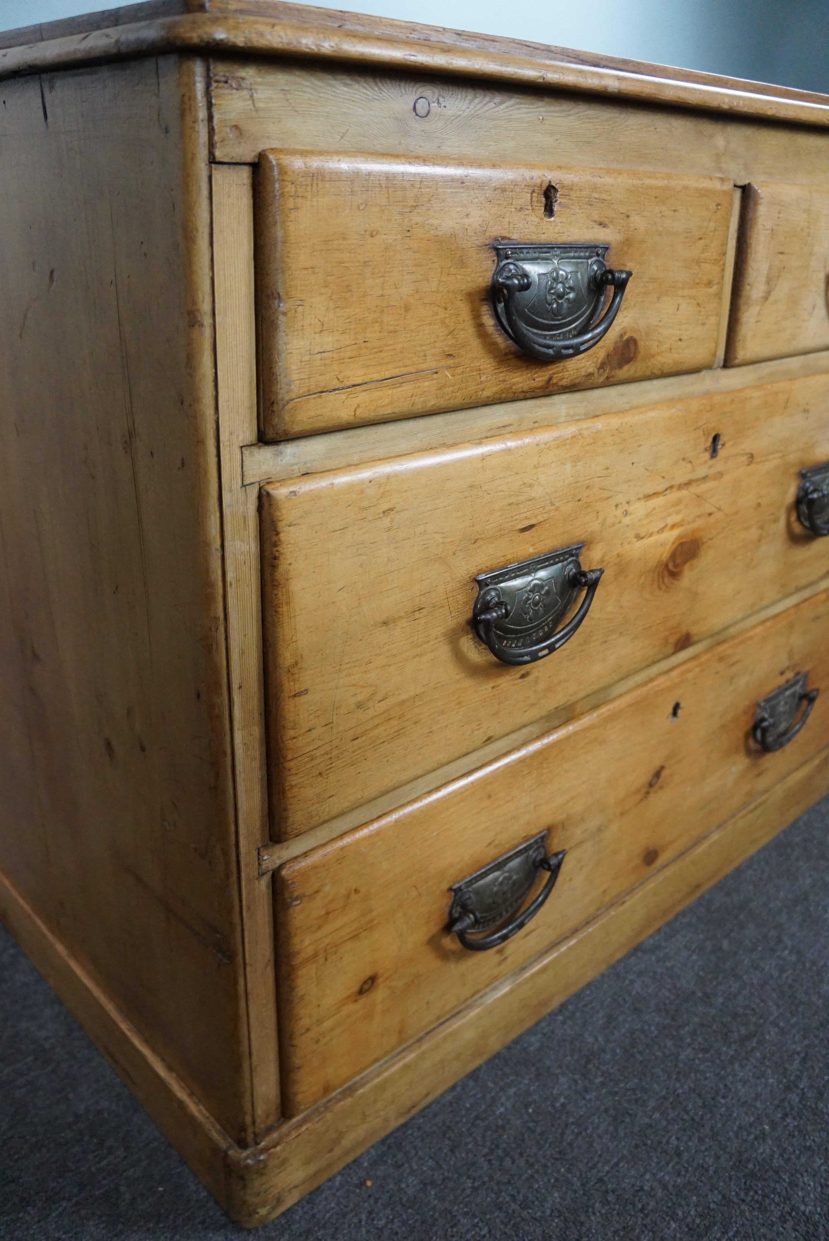 Old pine antique English chest of drawers with four drawers For Sale 4
