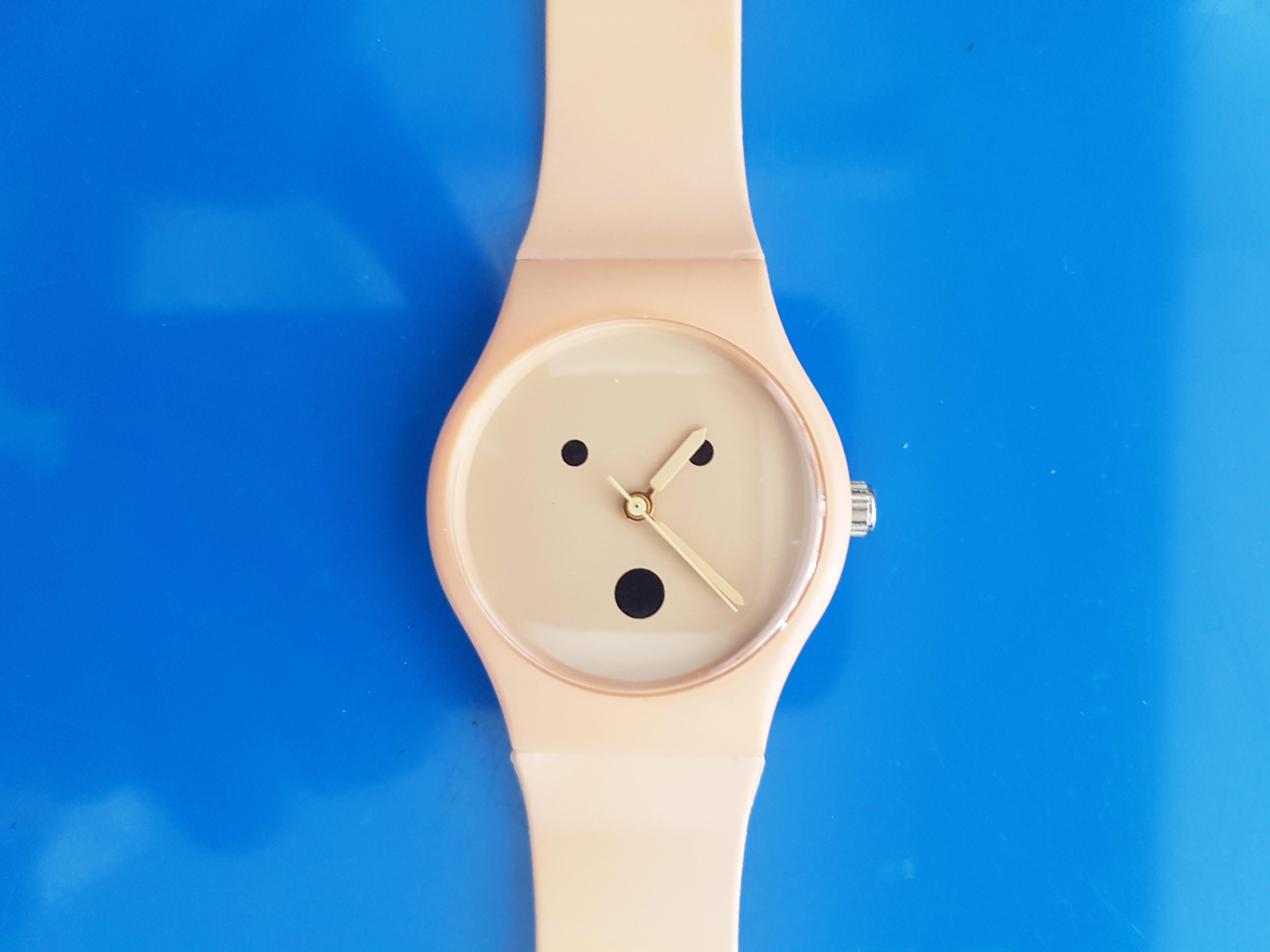 Old Pink Plastic & Rubber '90er Jahre Armbanduhr von a. Mendini für das Museo Alchimia (Postmoderne) im Angebot