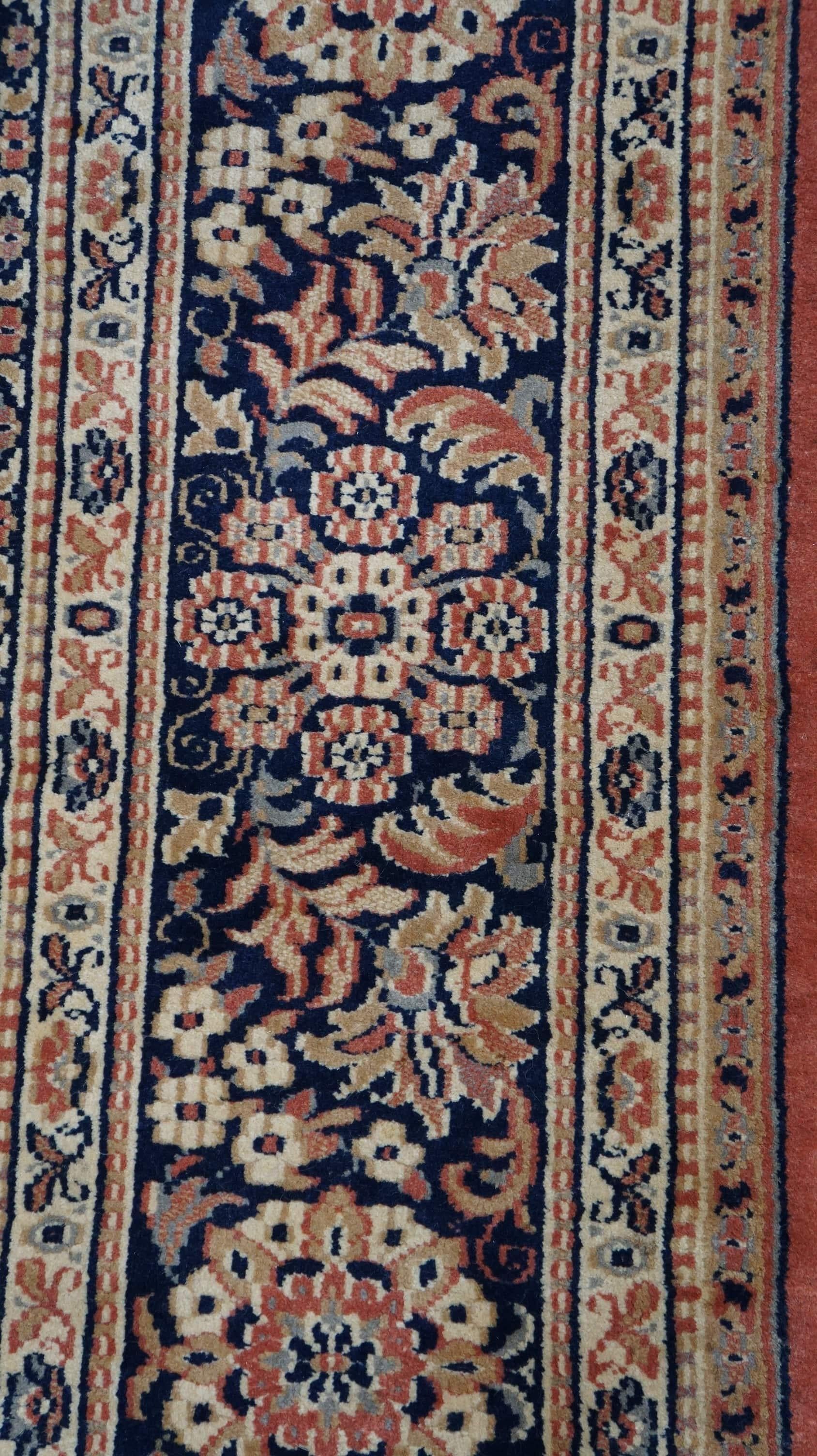 20ième siècle Vieux tapis oriental rose, rouge et bleu avec beau motif, 285 x202 cm en vente