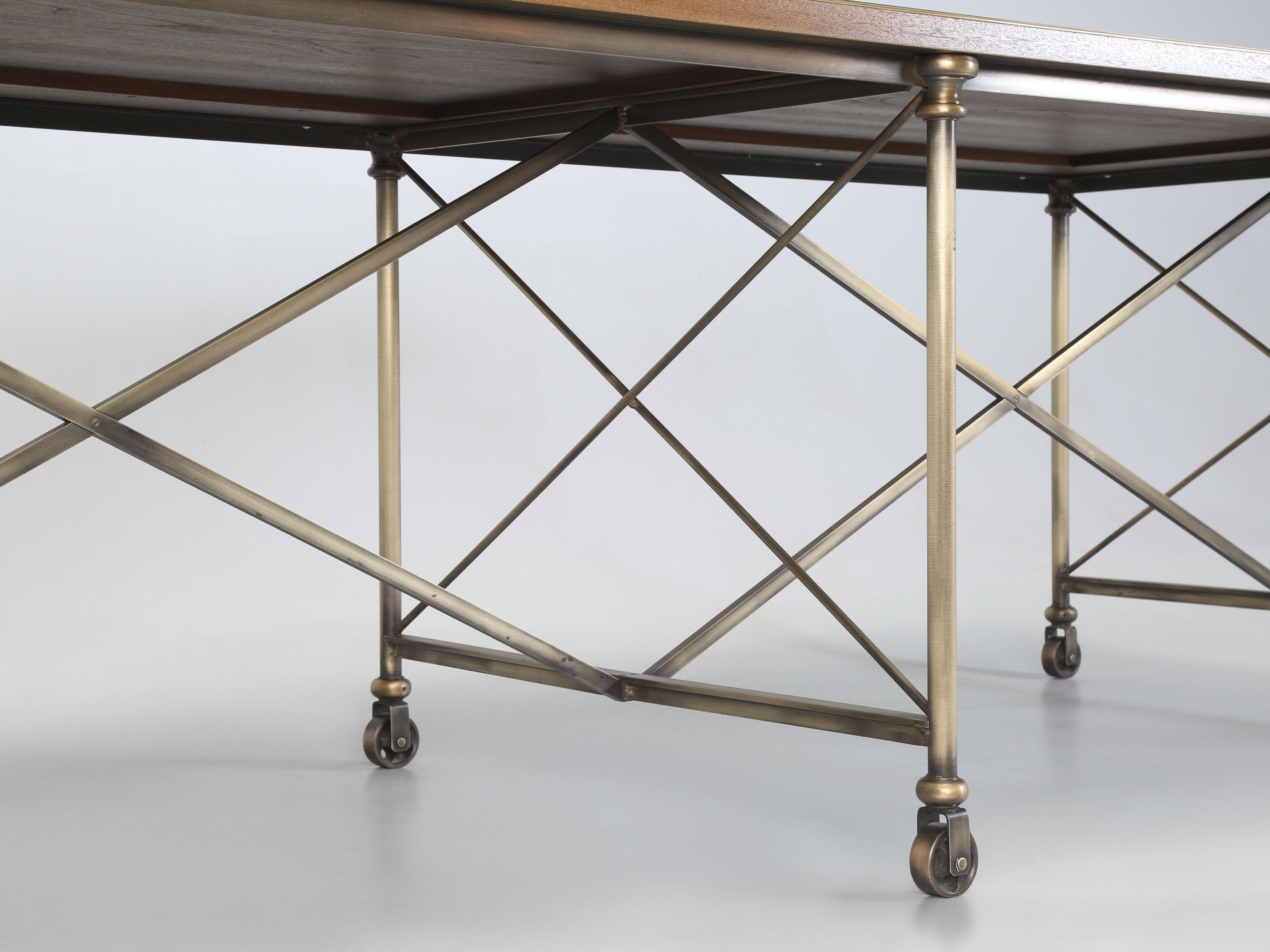  Table de salle à manger d'inspiration industrielle Old Plank en bronze, laiton et noyer dans n'importe quelle taille en vente 4