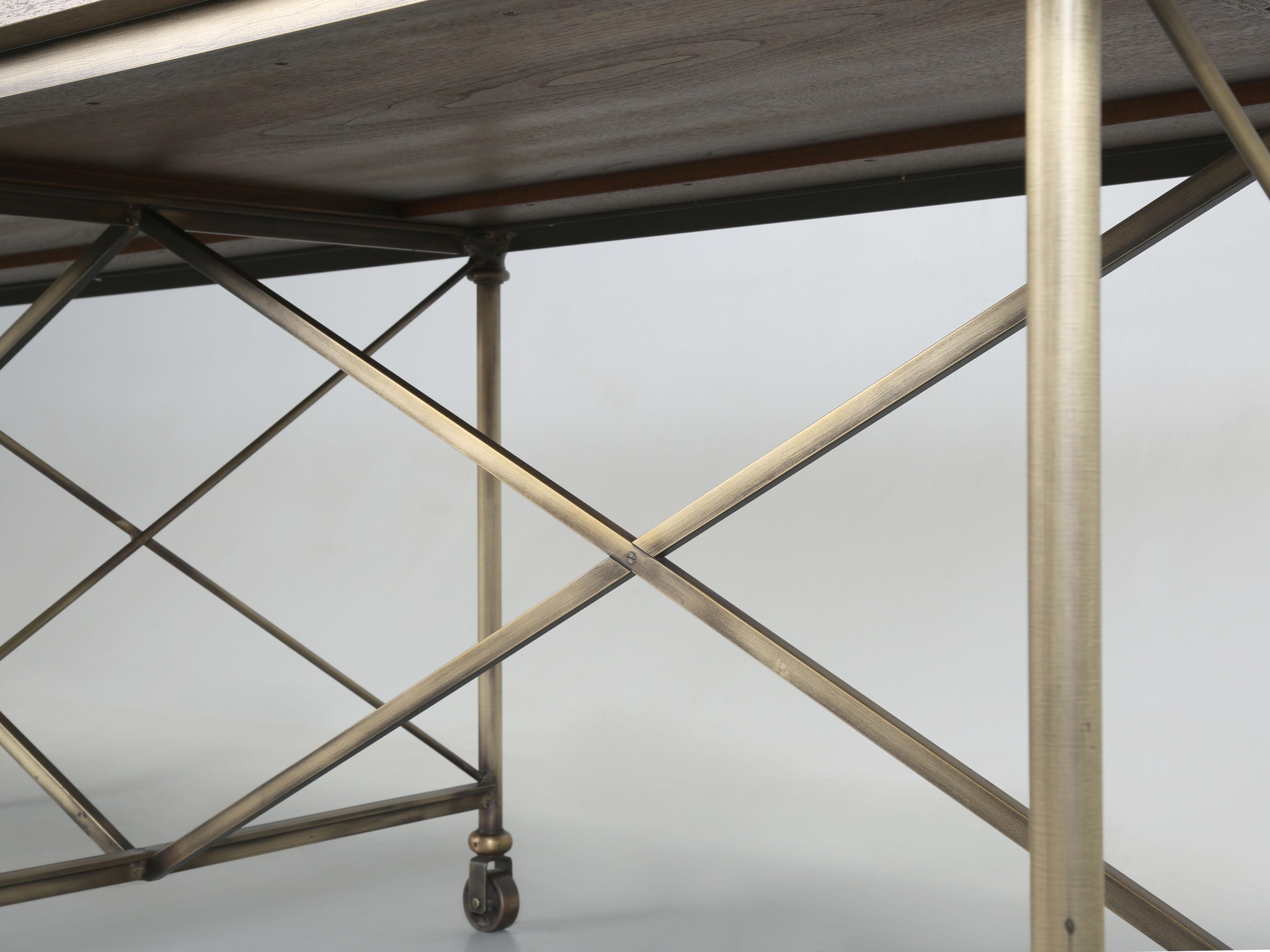  Table de salle à manger d'inspiration industrielle Old Plank en bronze, laiton et noyer dans n'importe quelle taille en vente 5