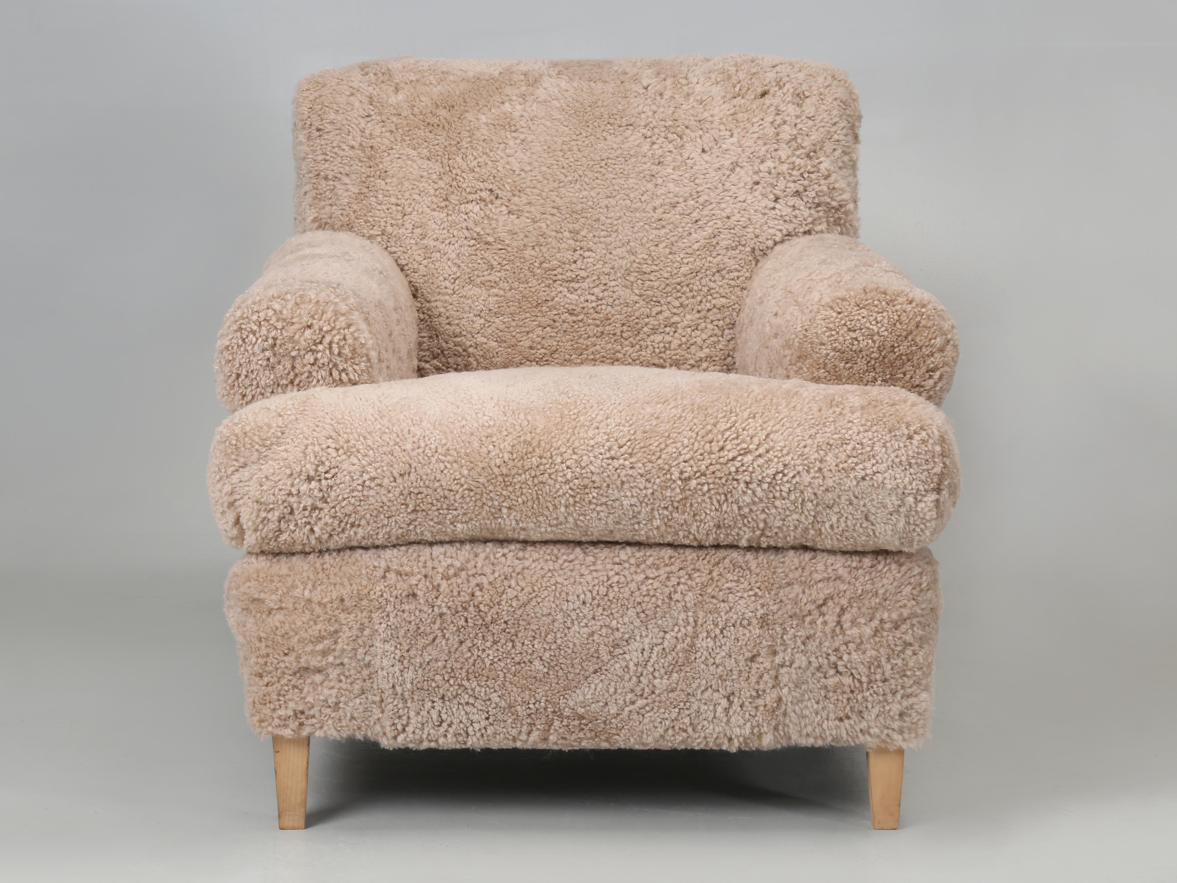 Fauteuil Old Plank's recouvert du plus beau shearling importé de Nouvelle-Zélande. S'il est une chaise qui peut faire sourire, c'est bien celle-là. Non seulement notre fauteuil en shearling apporte de la joie, mais s'asseoir sur la fibre de