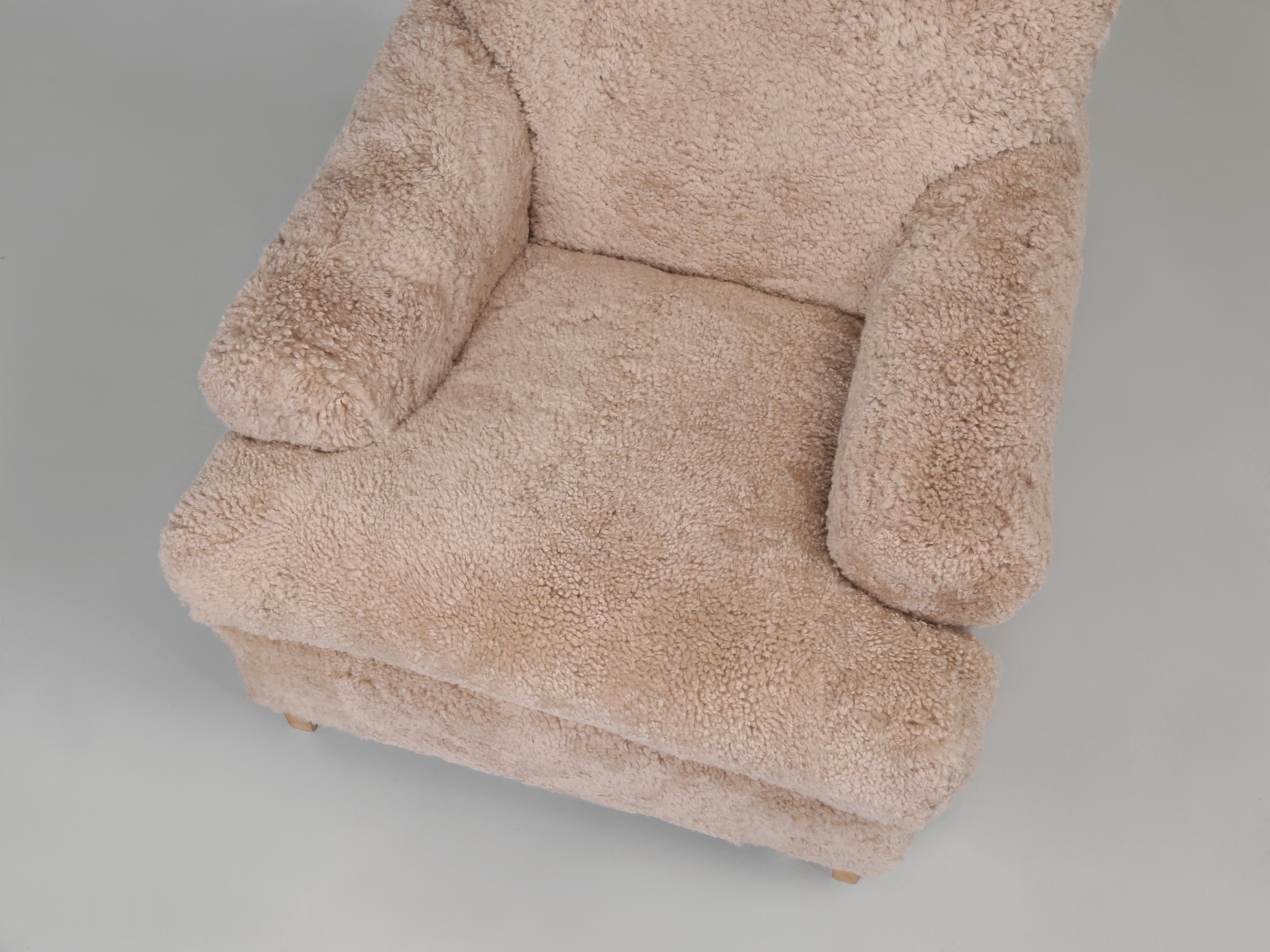 XXIe siècle et contemporain Fauteuil Old Plank's recouvert du plus beau shearling importé de Nouvelle-Zélande. en vente