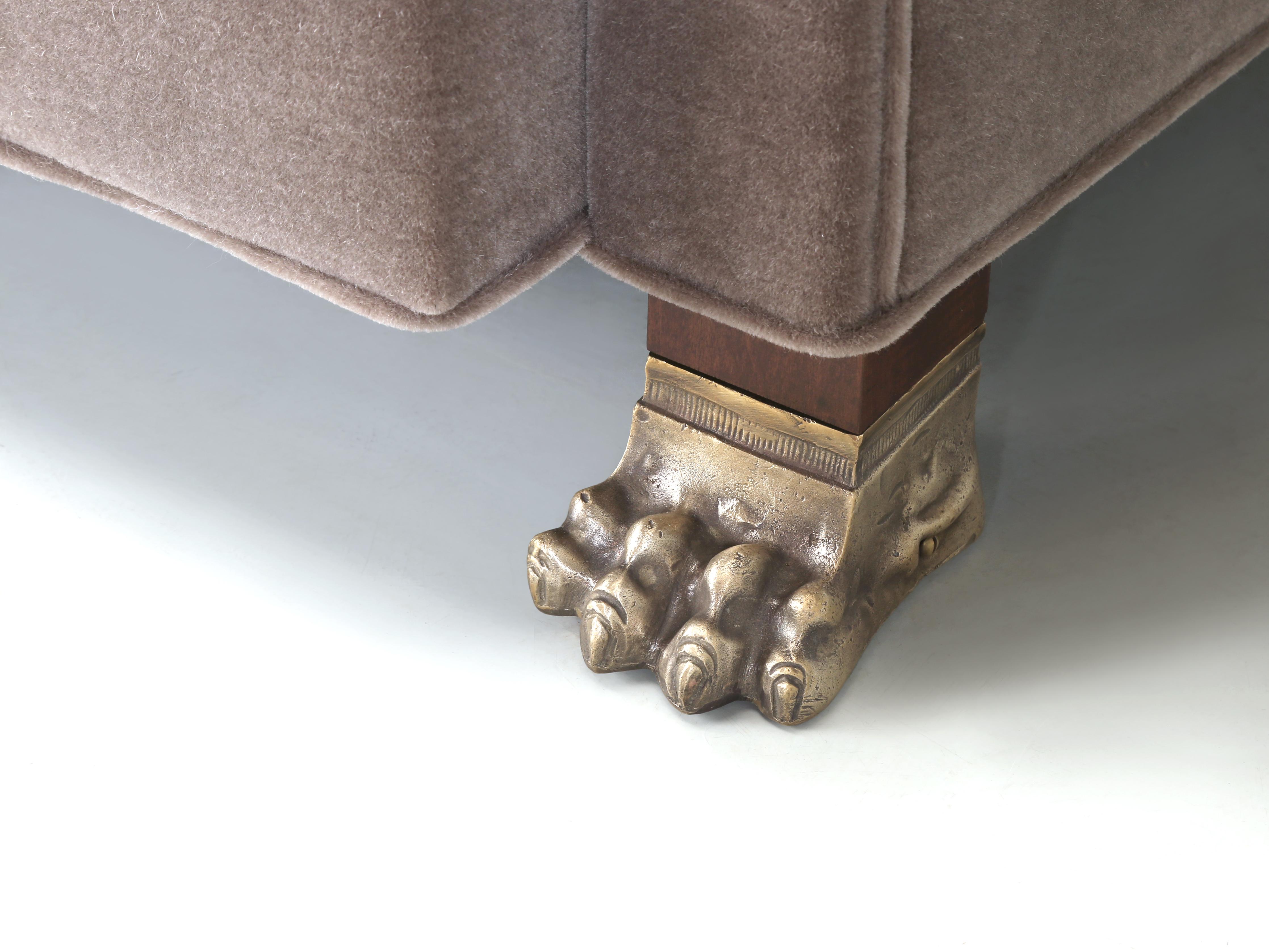 Divano Chesterfield classico inglese di Old Plank con piedini a zampa di leone in bronzo Venduto COM in vendita 6