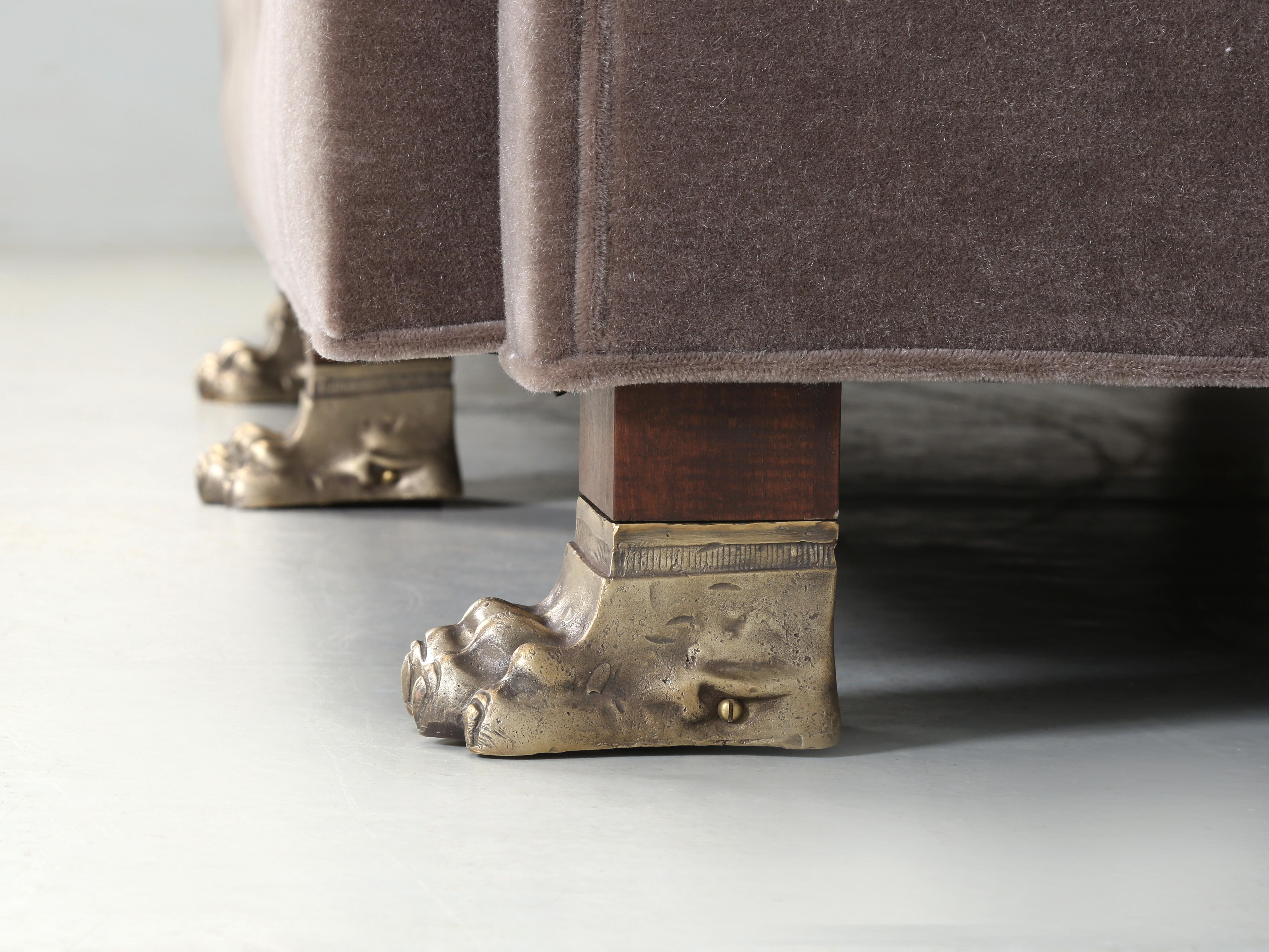 Divano Chesterfield classico inglese di Old Plank con piedini a zampa di leone in bronzo Venduto COM in vendita 7