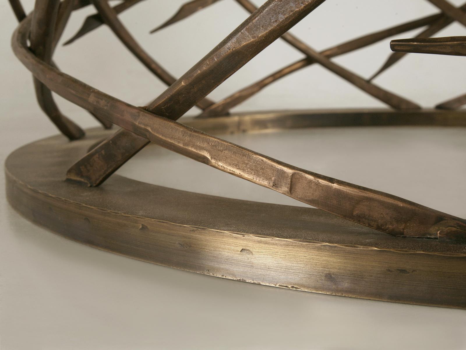 Ancienne base de table en bronze massif tissé à la main Old Plank, disponible dans la plupart des diamètres en vente 7