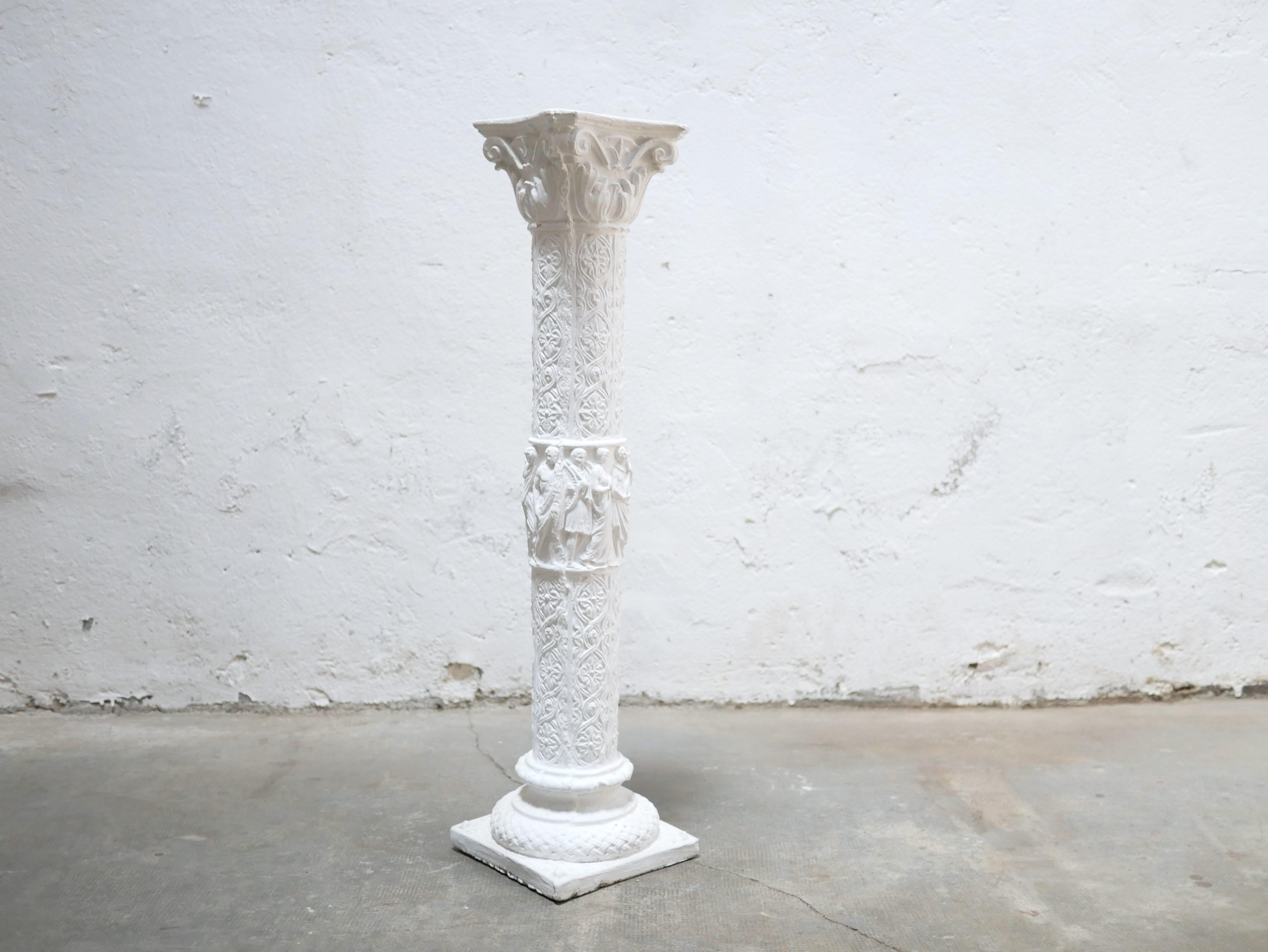 Ancienne colonne en plâtre en vente 3