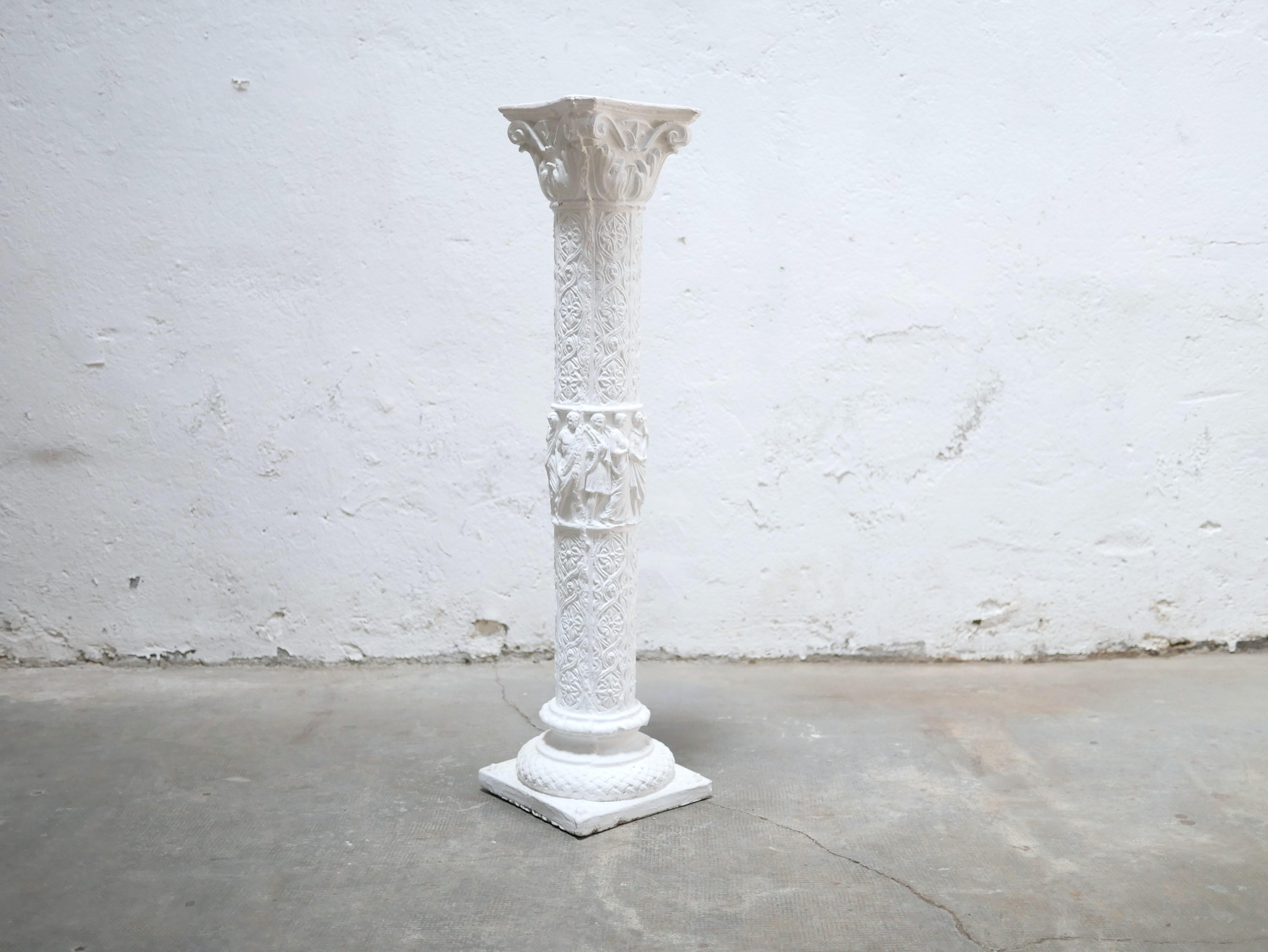 Ancienne colonne en plâtre en vente 5