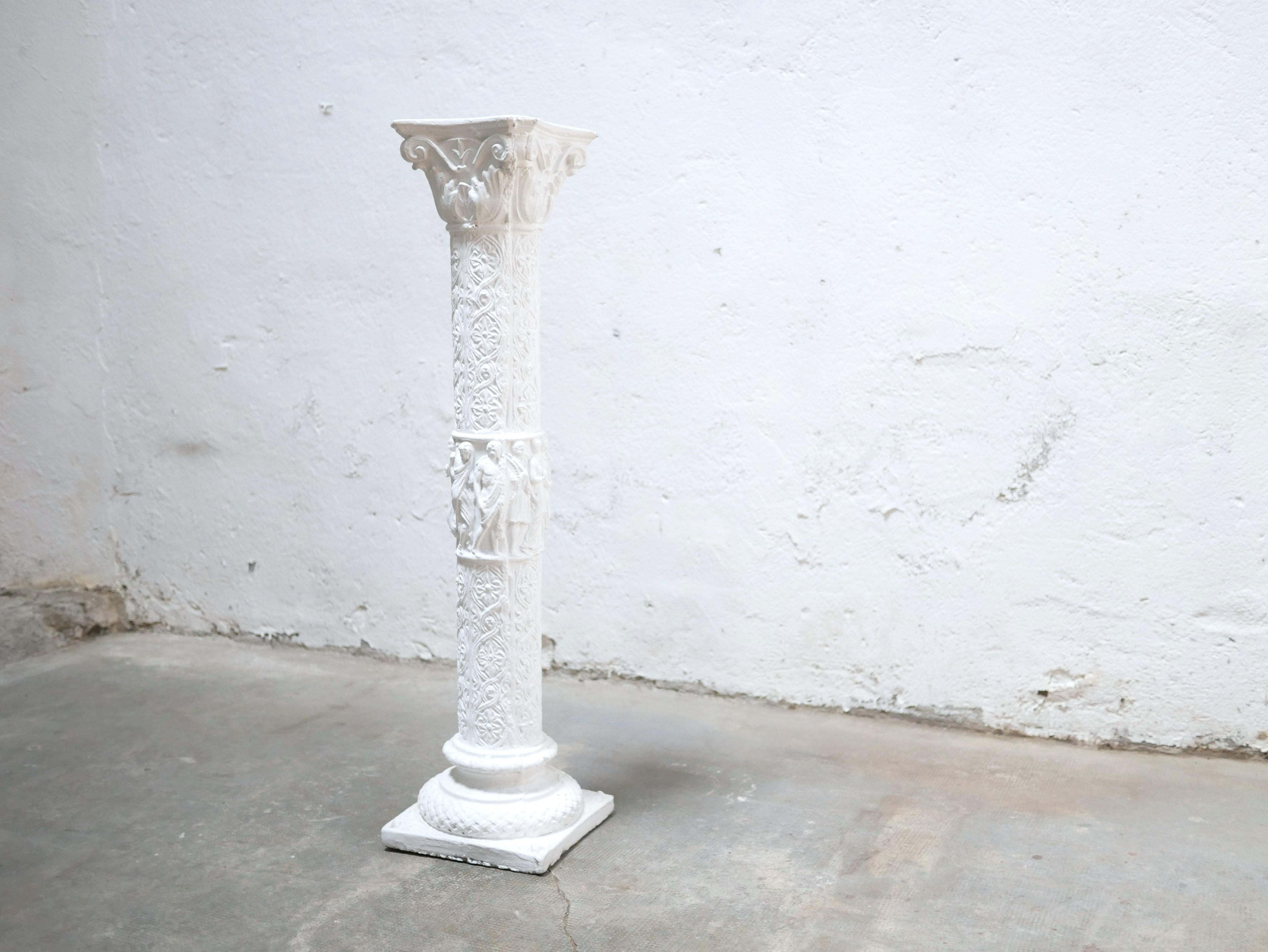 Ancienne colonne en plâtre en vente 1