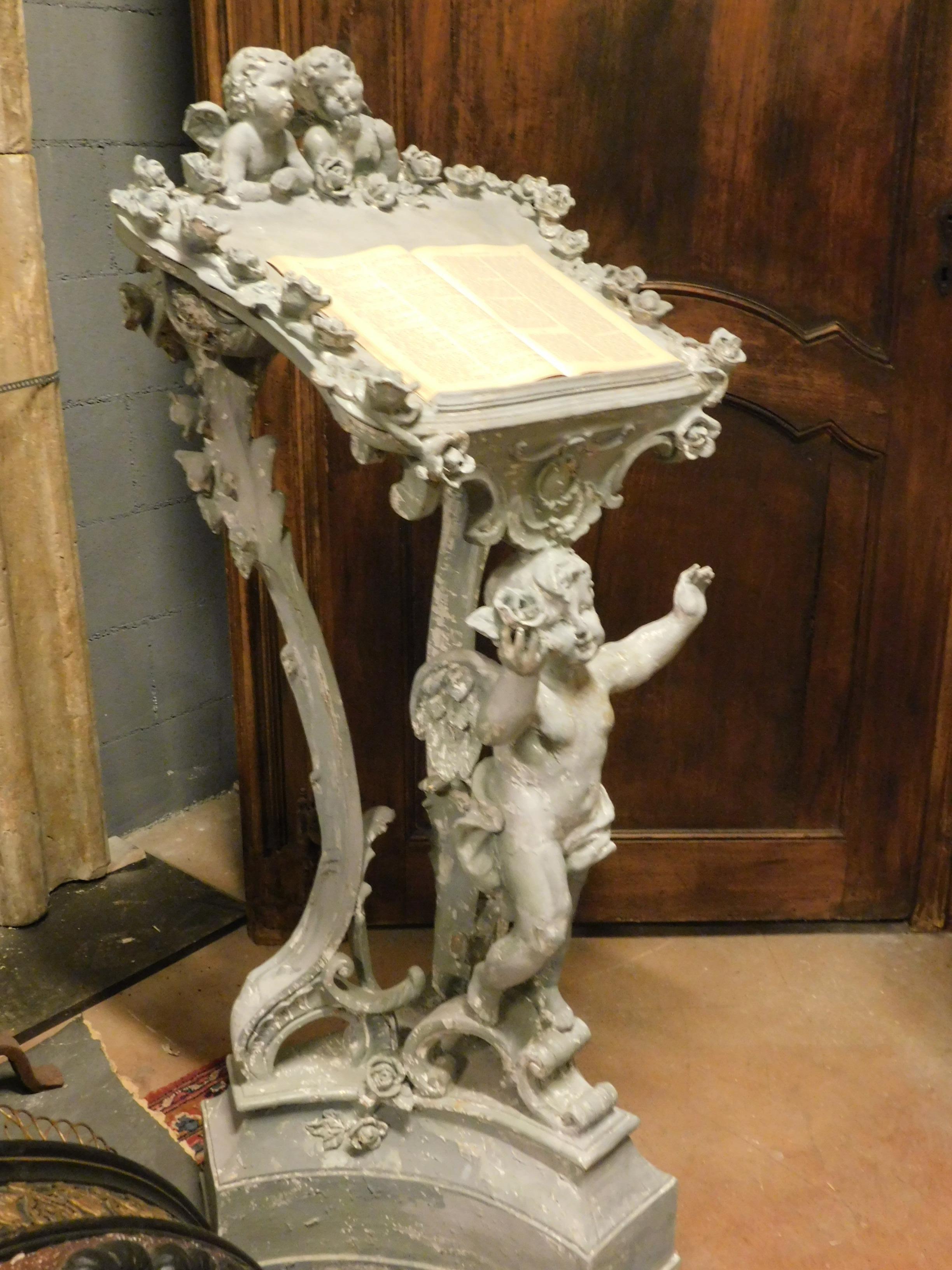 Old lectern in gypsum, plaster, hand carved and blue lacquered with cherubs and floral decorations, produced in the 1900s in France.
Ideal in an office, shop, choir, etc..