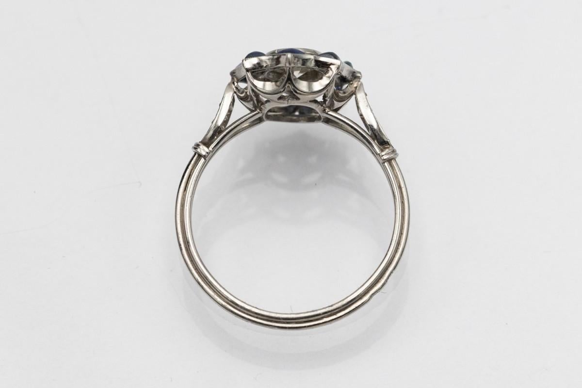 Bague ancienne en platine avec diamants et saphirs, première moitié du 20e siècle. en vente 1