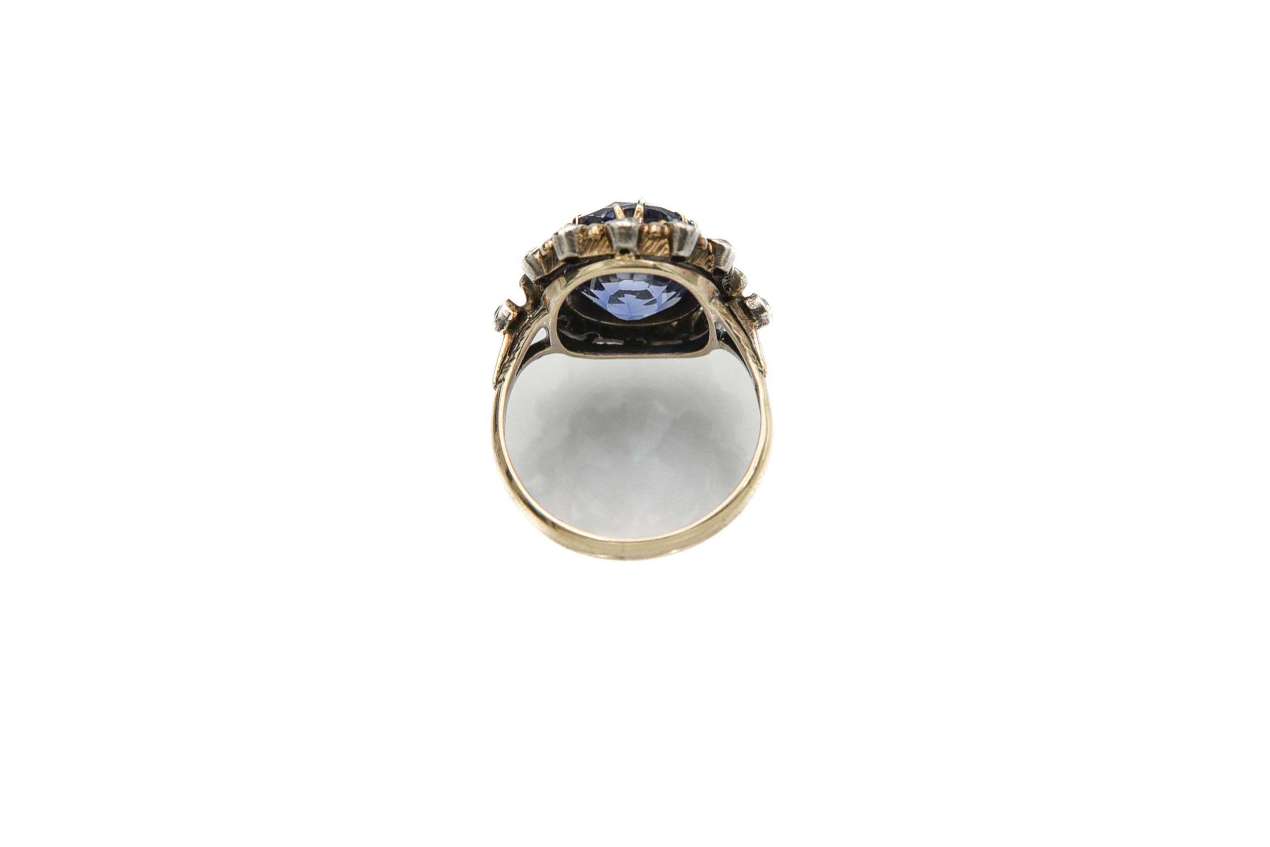 Old Polish Goldener Ring mit großem synthetischem Saphir und Diamanten von insgesamt 0,65 Karat 3