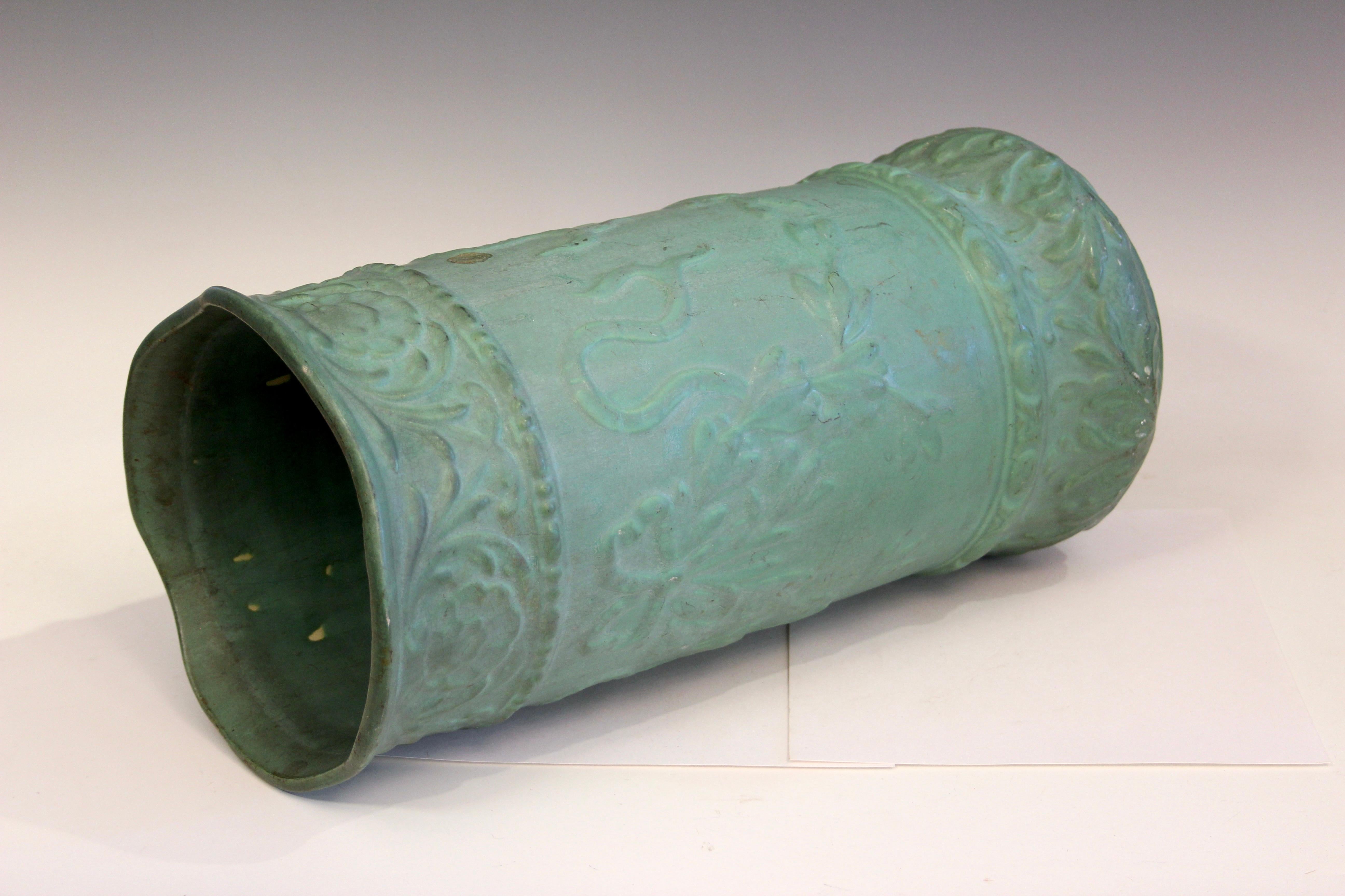 Alfarería antigua Matt Green Arts & Crafts Paragüero antiguo Cepillo Roseville Estadounidense en venta