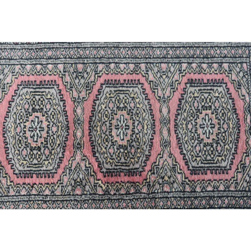 Old prayer rug measuring 95 cm by 65 cm.

Additional information:
Material: Fabrics & velvets
Style: Vintage 1970.
