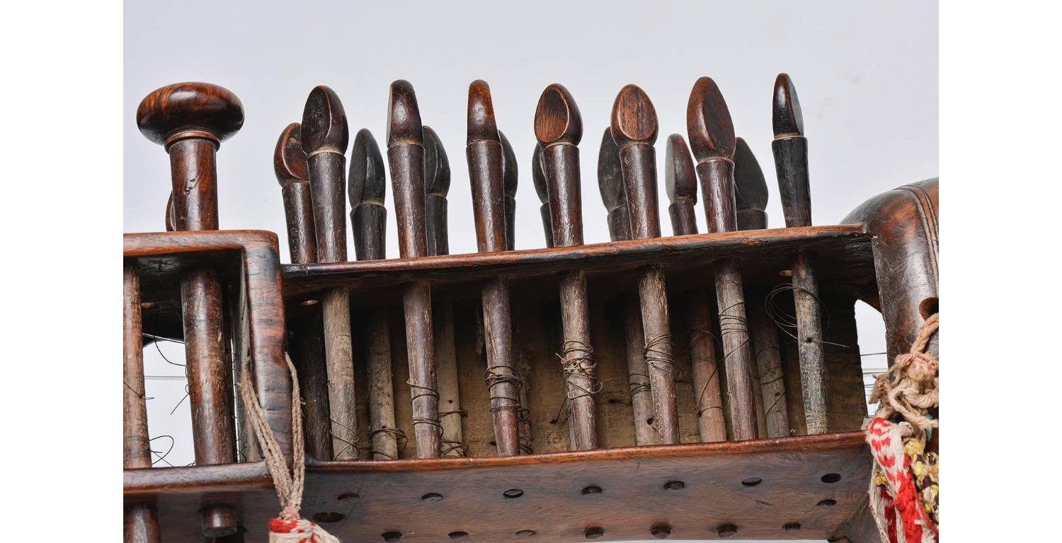 Altes, seltenes afghanisches Musikinstrument wie eine Skulptur (Sonstiges) im Angebot