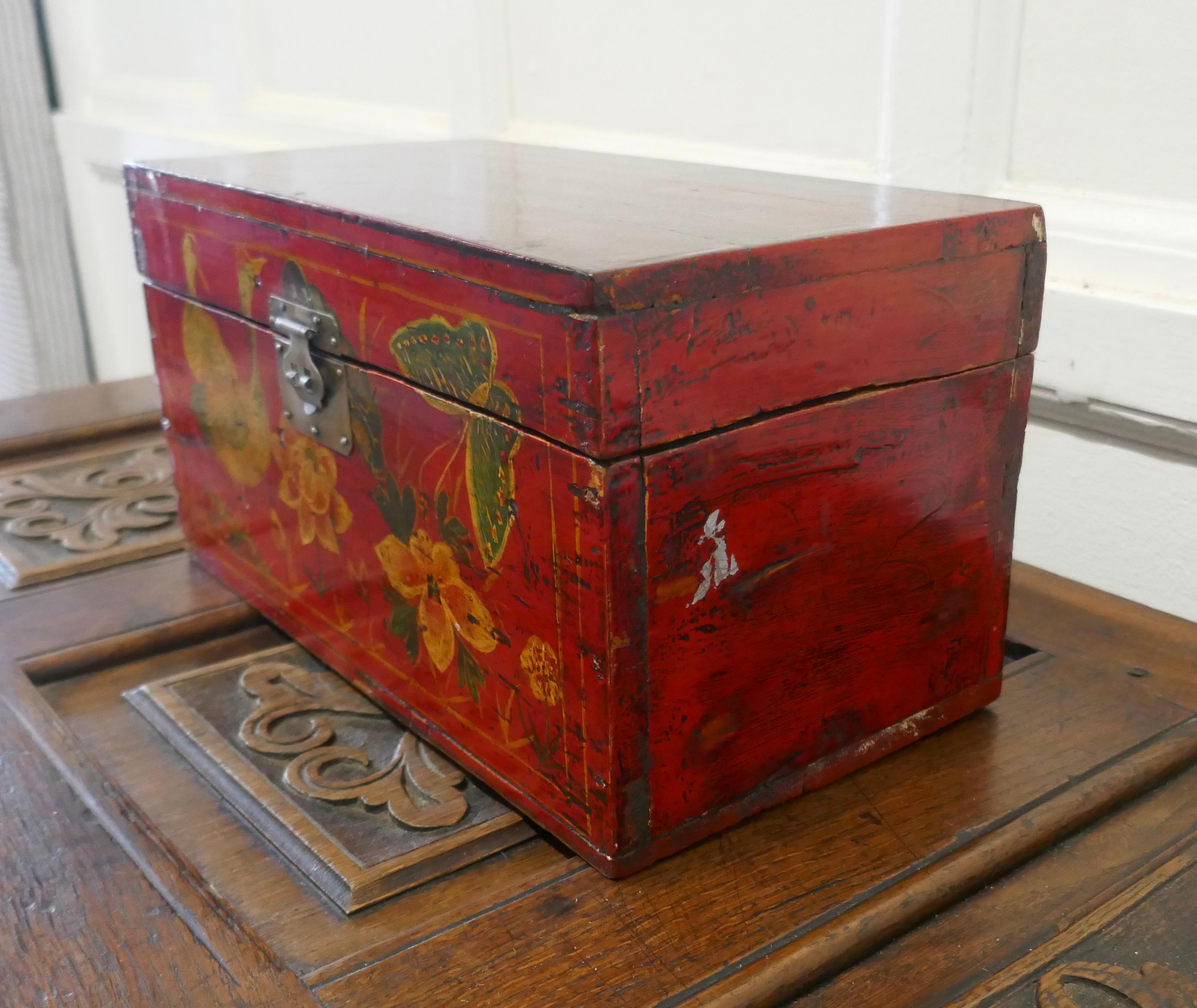 Old Red Chinoiserie Lacquer Box Decorated with Birds Flowers and Butterflies In Good Condition In Godshill, Isle of Wight