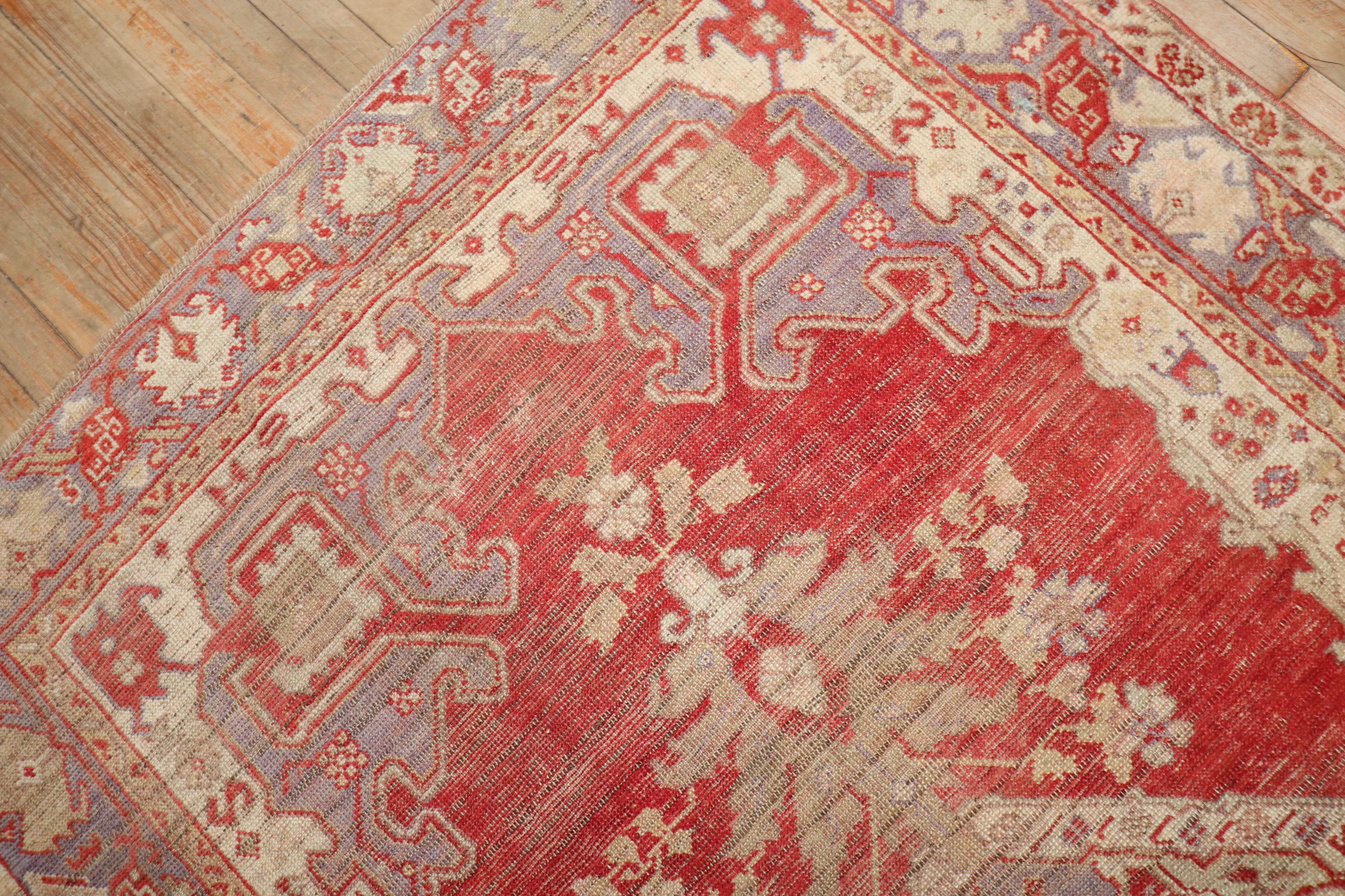 Ancien tapis de Turquie rouge Kula  en vente 3