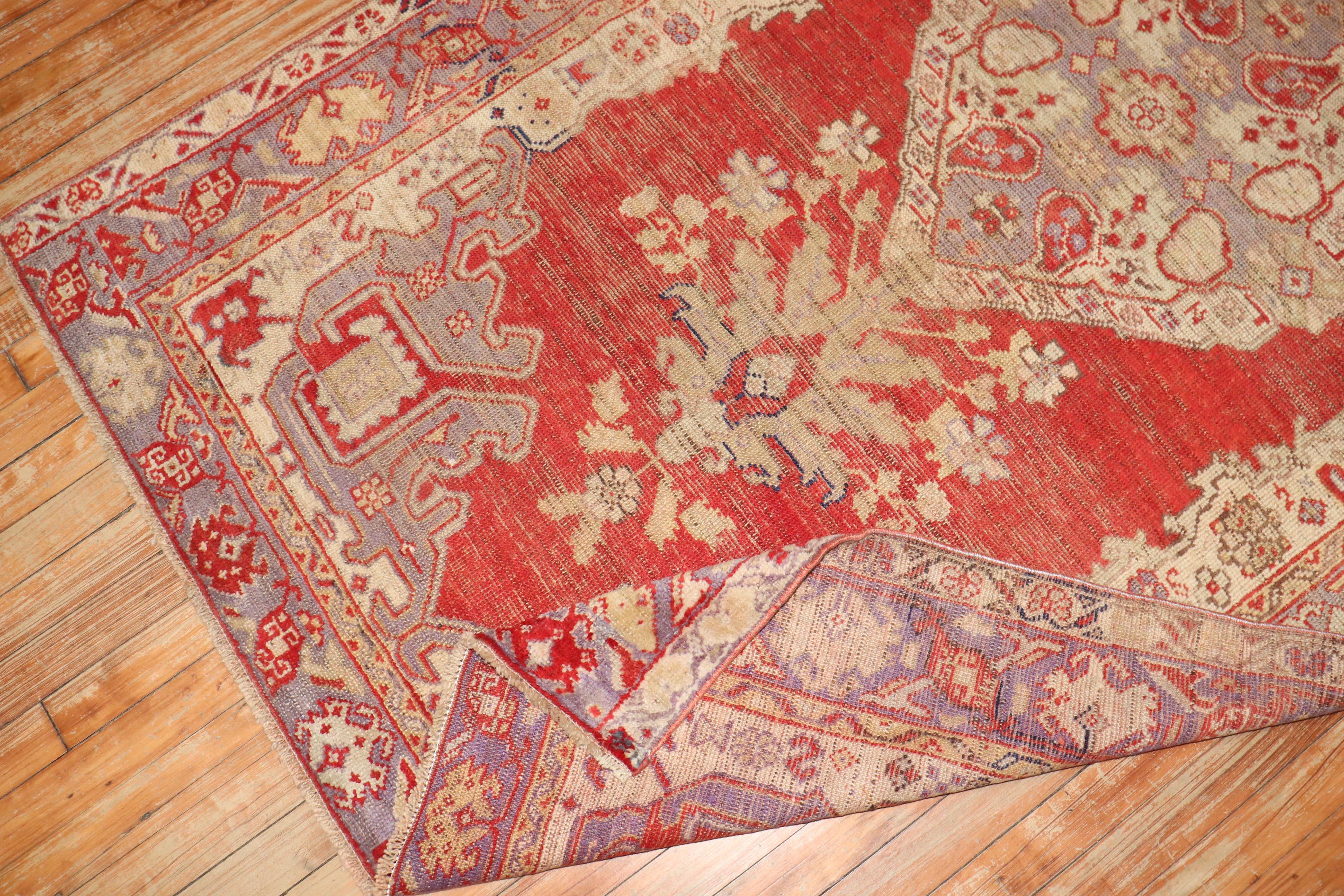 Ancien tapis de Turquie rouge Kula  en vente 1