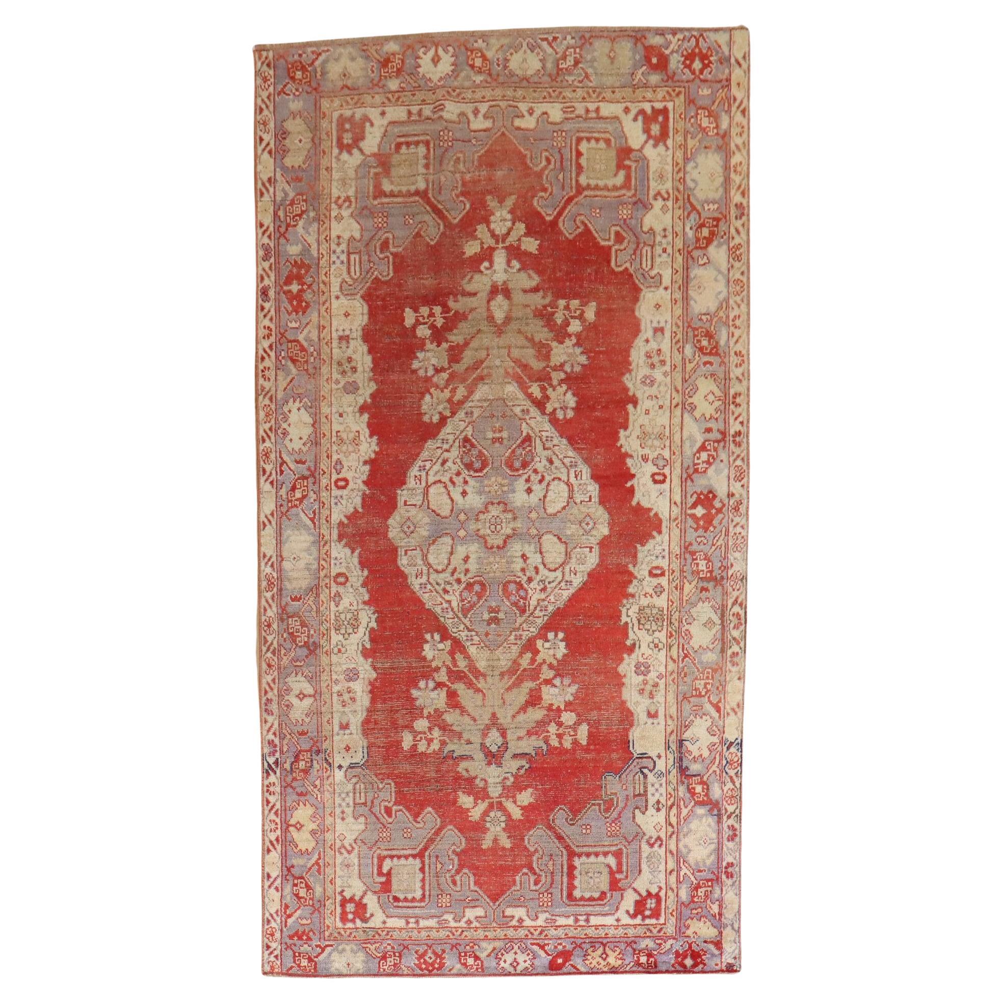 Ancien tapis de Turquie rouge Kula  en vente