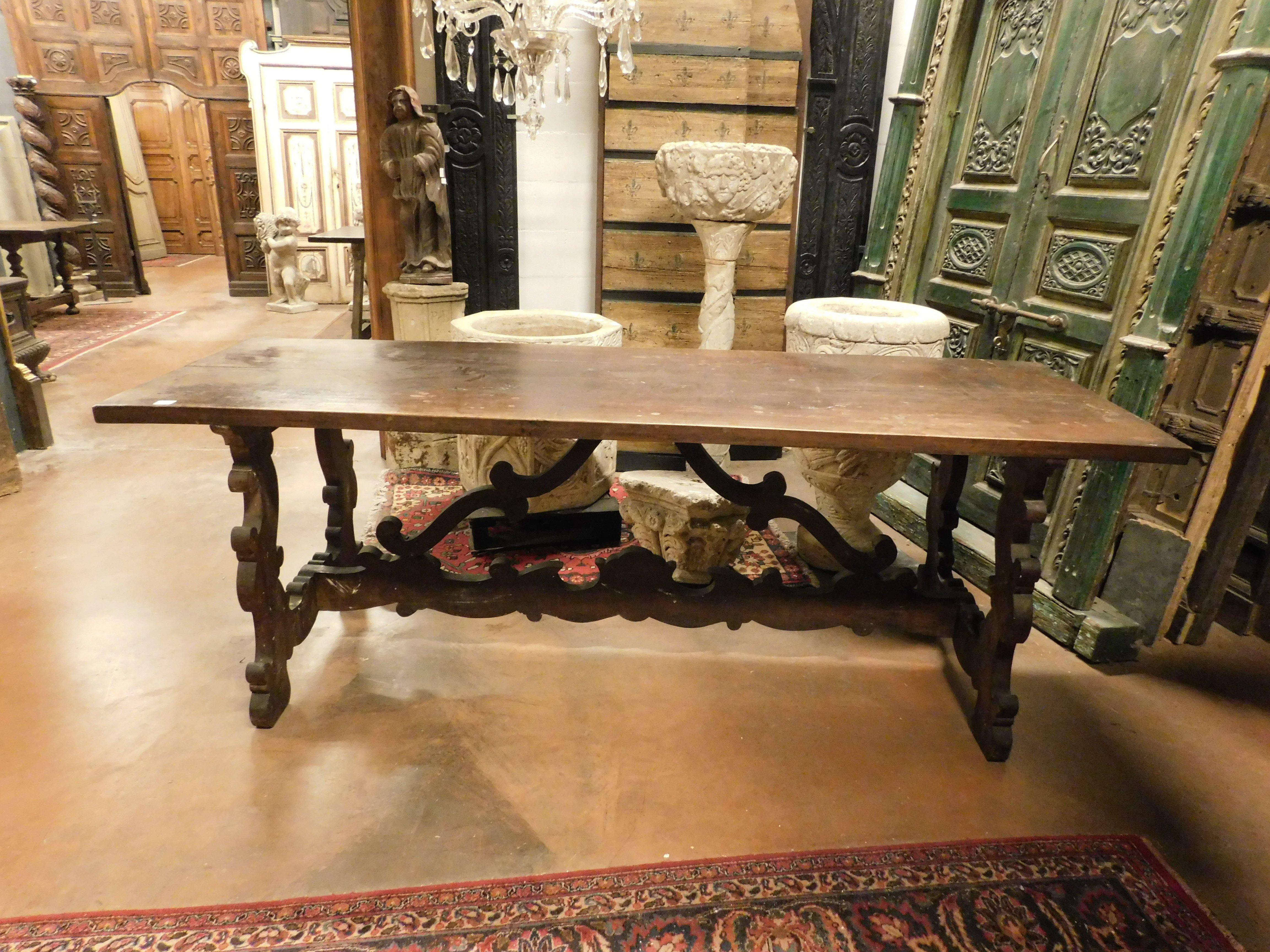 Ancienne table de réfectoire en noyer avec pieds ondulés, table de repas Bon état - En vente à Cuneo, Italy (CN)