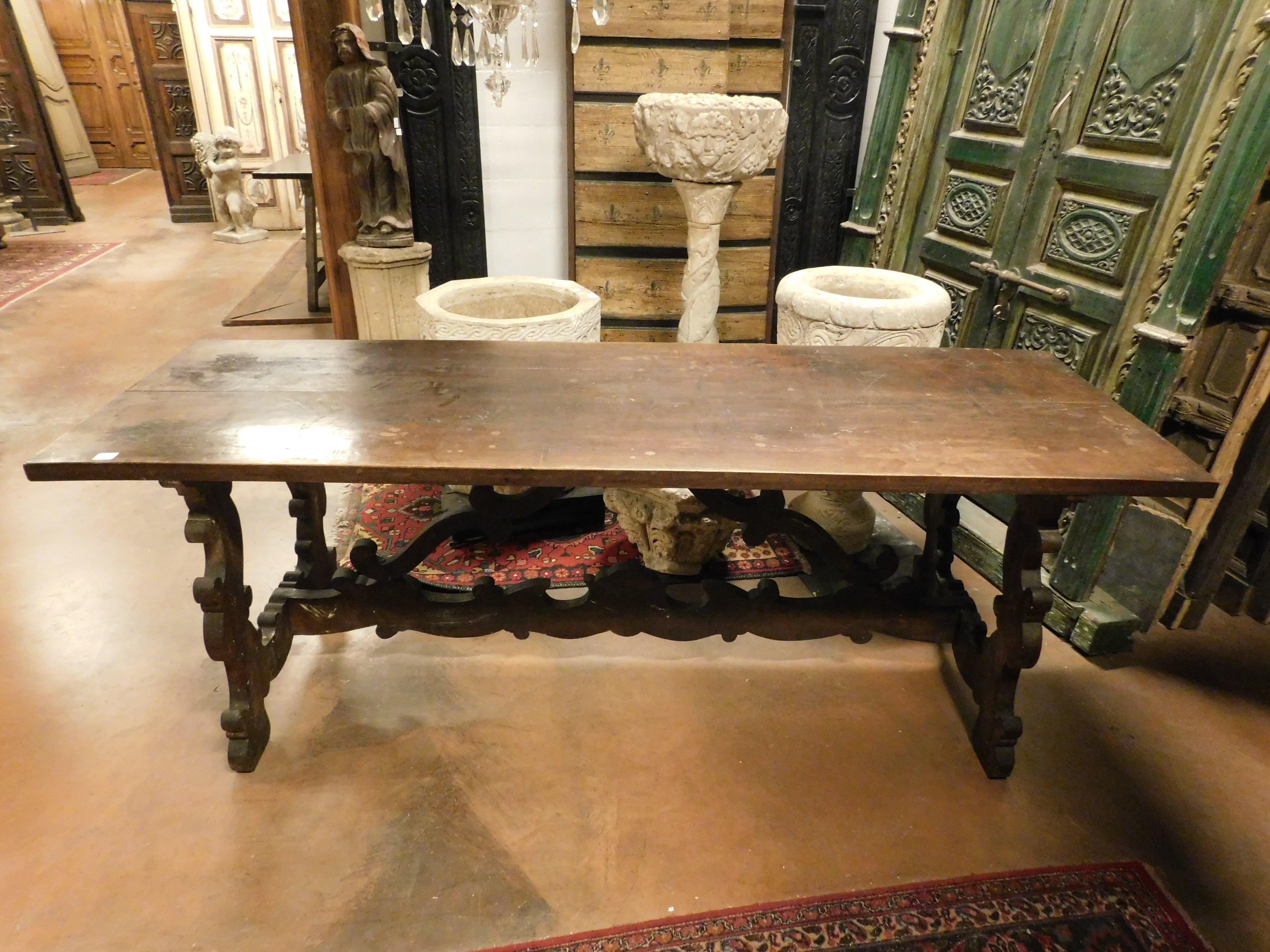 Noyer Ancienne table de réfectoire en noyer avec pieds ondulés, table de repas en vente
