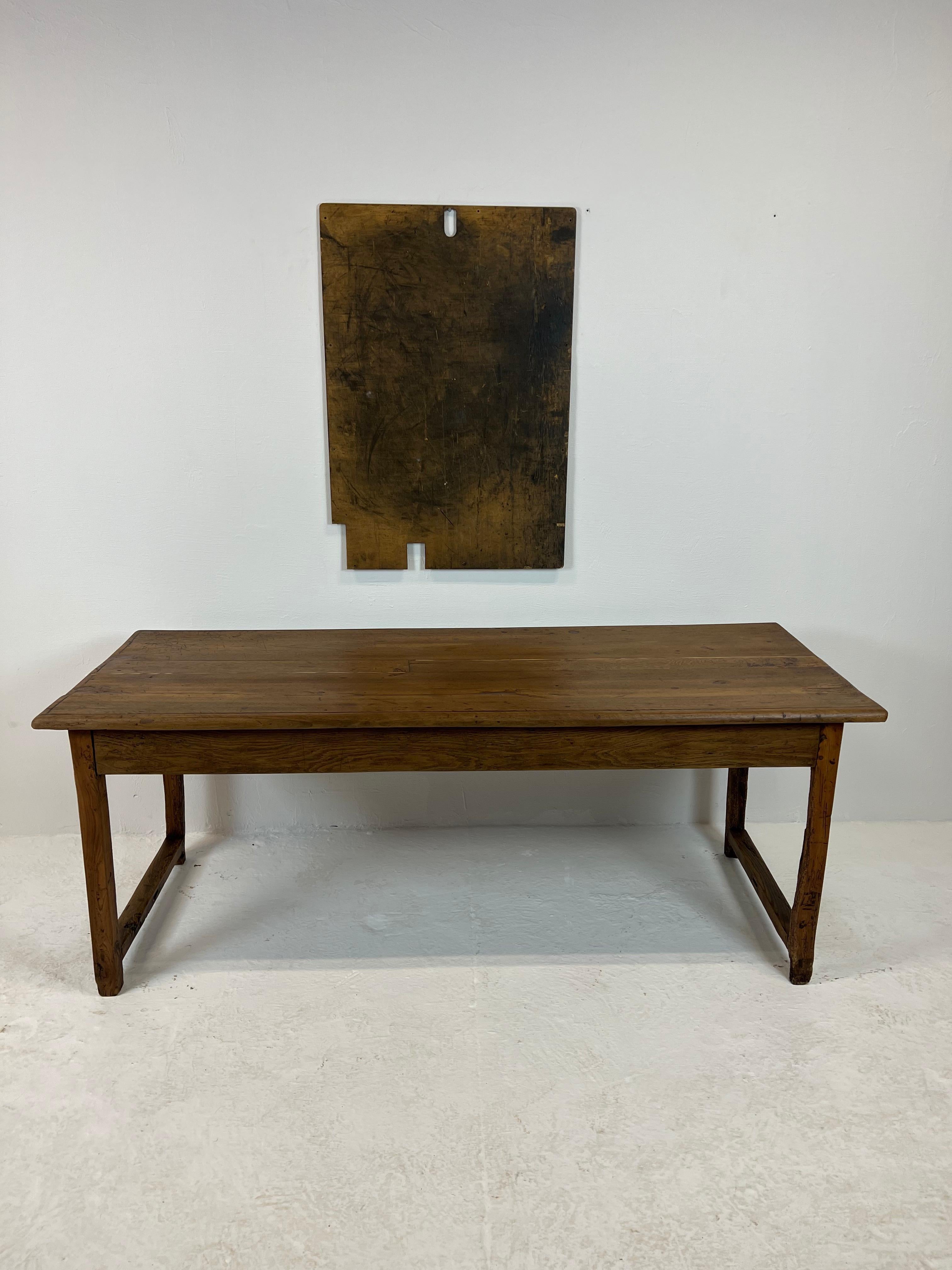 Very beautiful table from the 1890s in oak and cherry. Magnificent patina of the wood, the whole has been completely treated, restored and matt varnished. The combinaison of old cherry wood and oak give a high class result, with a unique piece which
