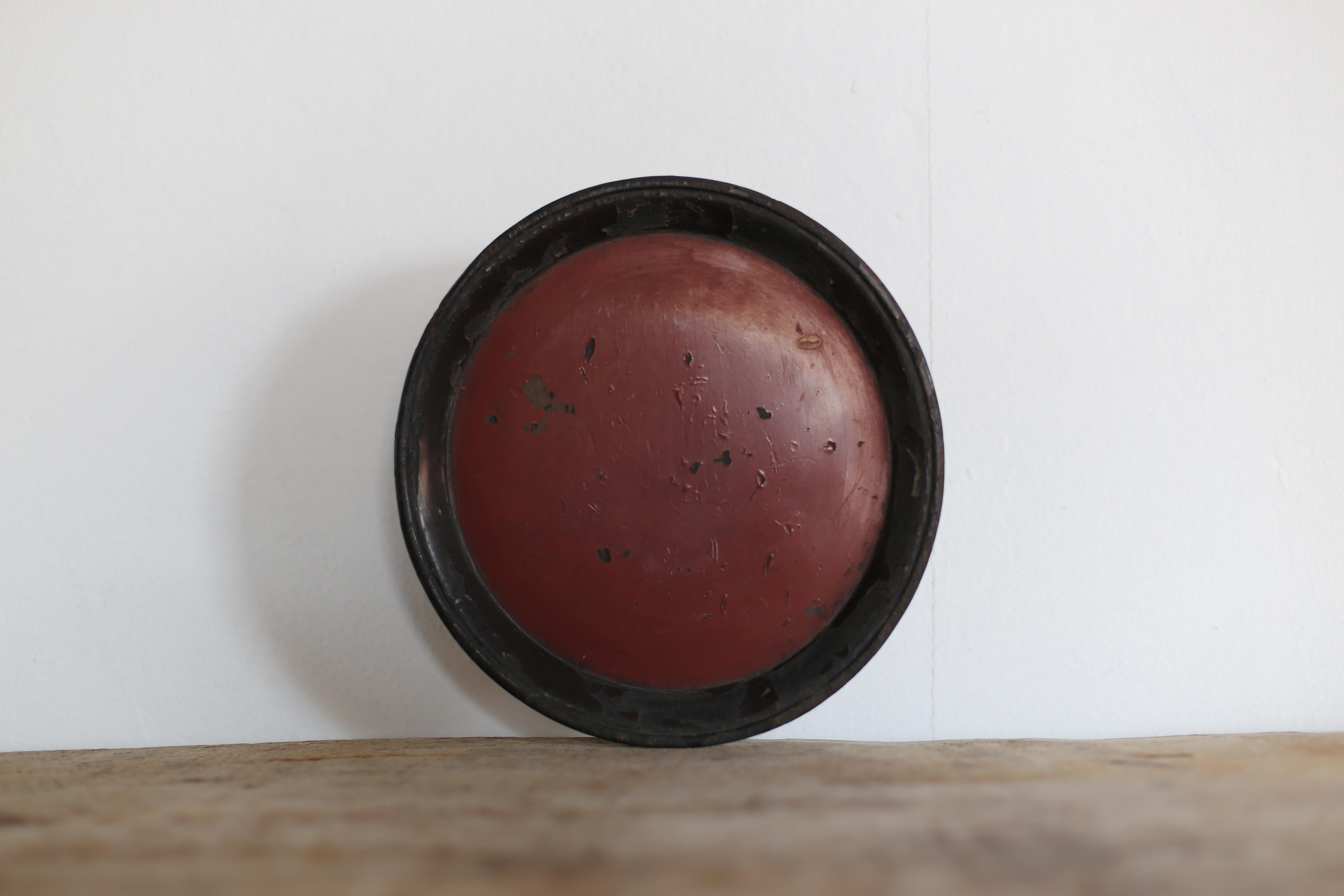 Lacquered Old Round Plate with Japanese Lacquer / Meiji-Taisho / Urushi For Sale