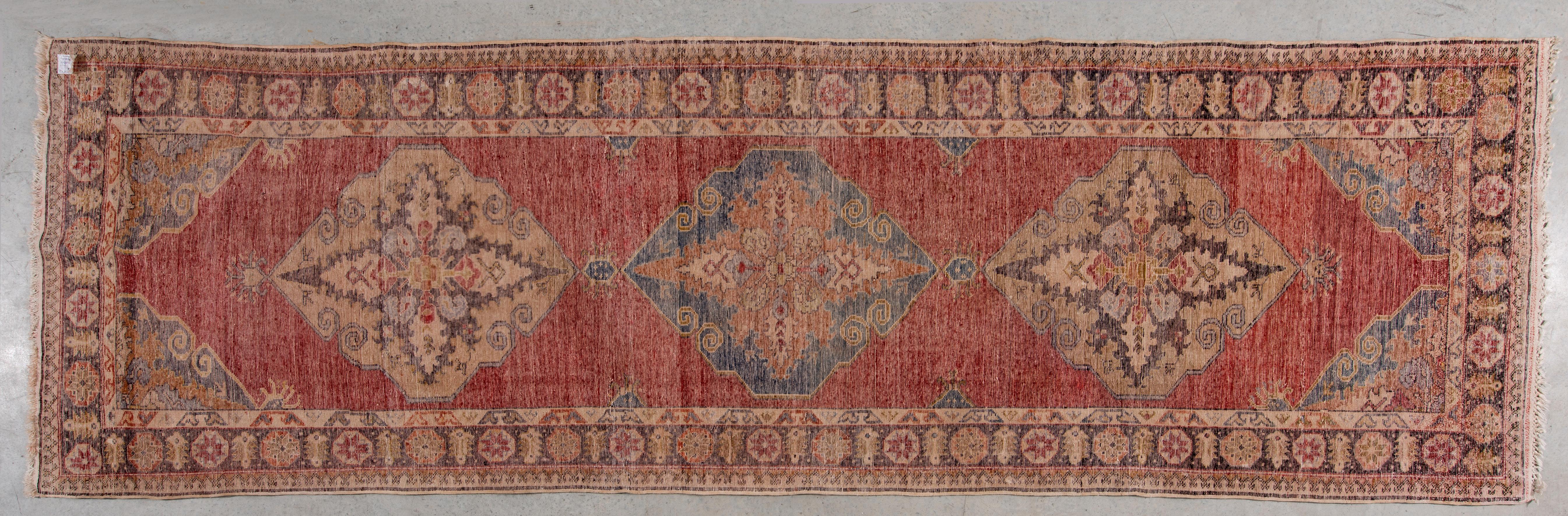 Autre Tapis de couloir turc ancien de Keissary en vente