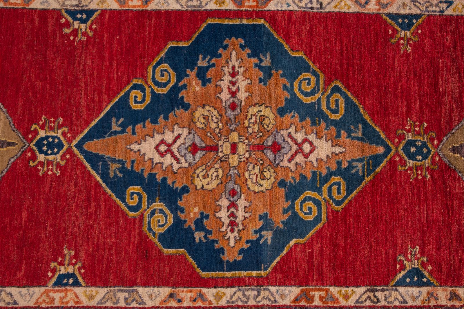 20ième siècle Tapis de couloir turc ancien de Keissary en vente