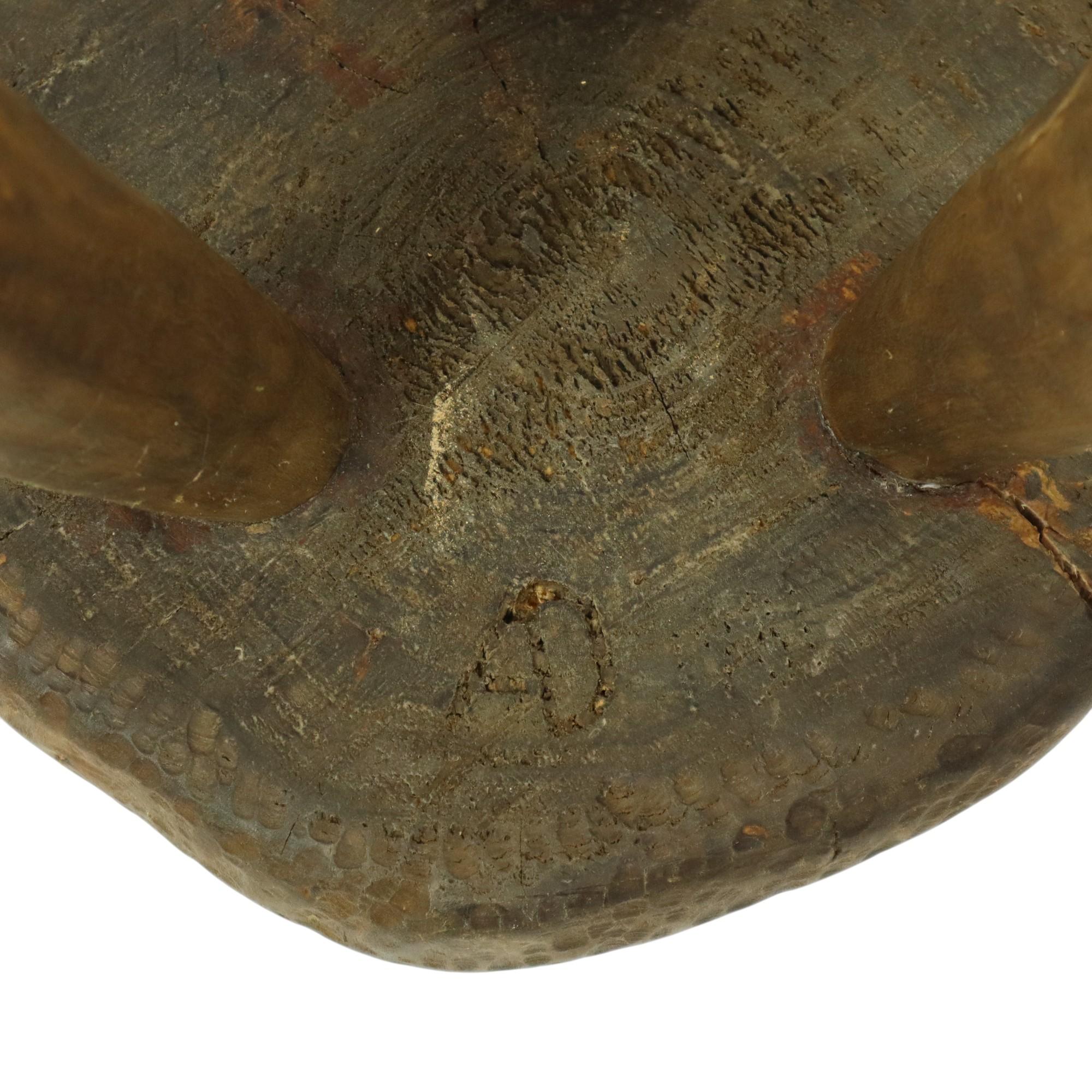 Ancien Tabouret Rustique Tripode Tabouret de Lait Style Brutalisme en vente 10