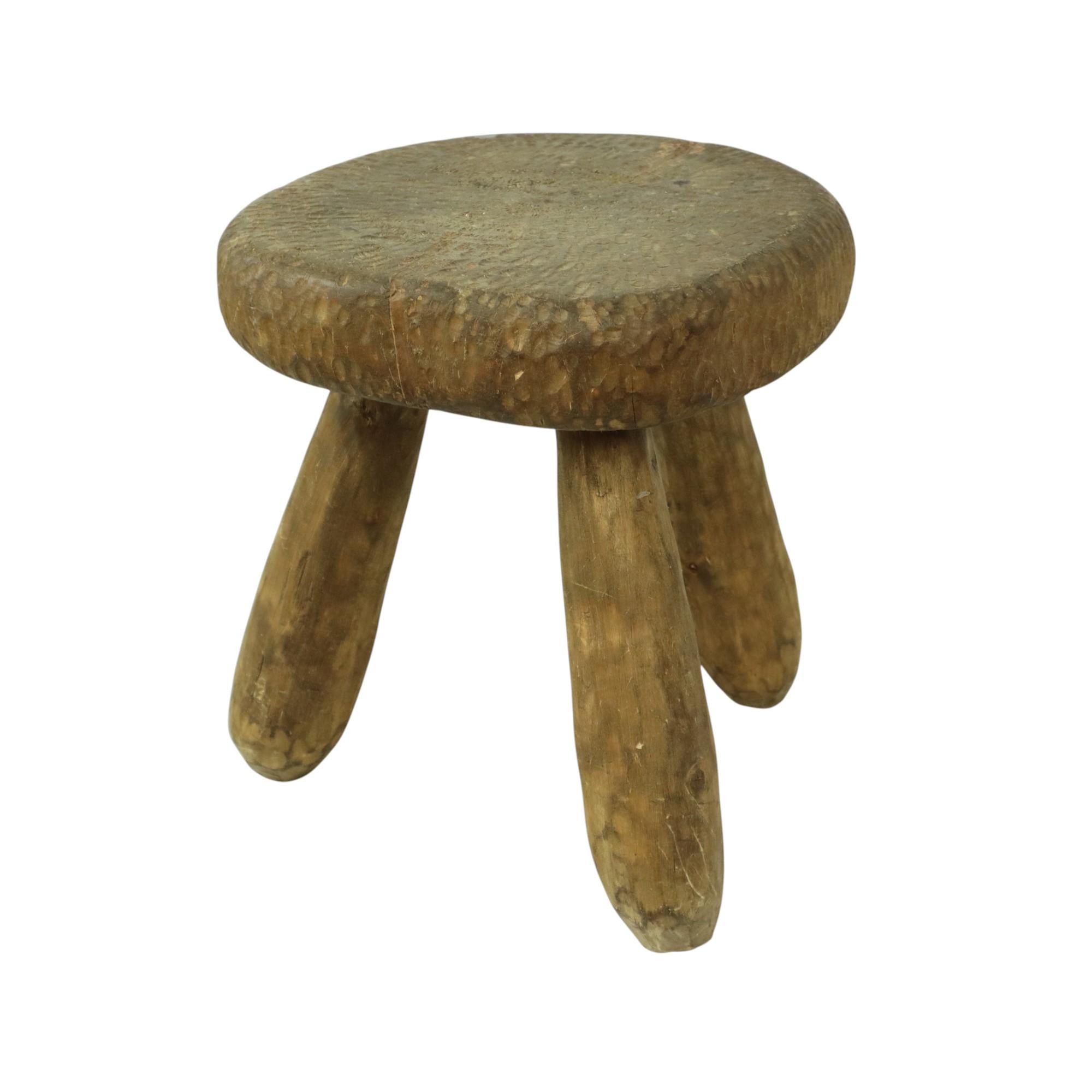 Fait main Ancien Tabouret Rustique Tripode Tabouret de Lait Style Brutalisme en vente