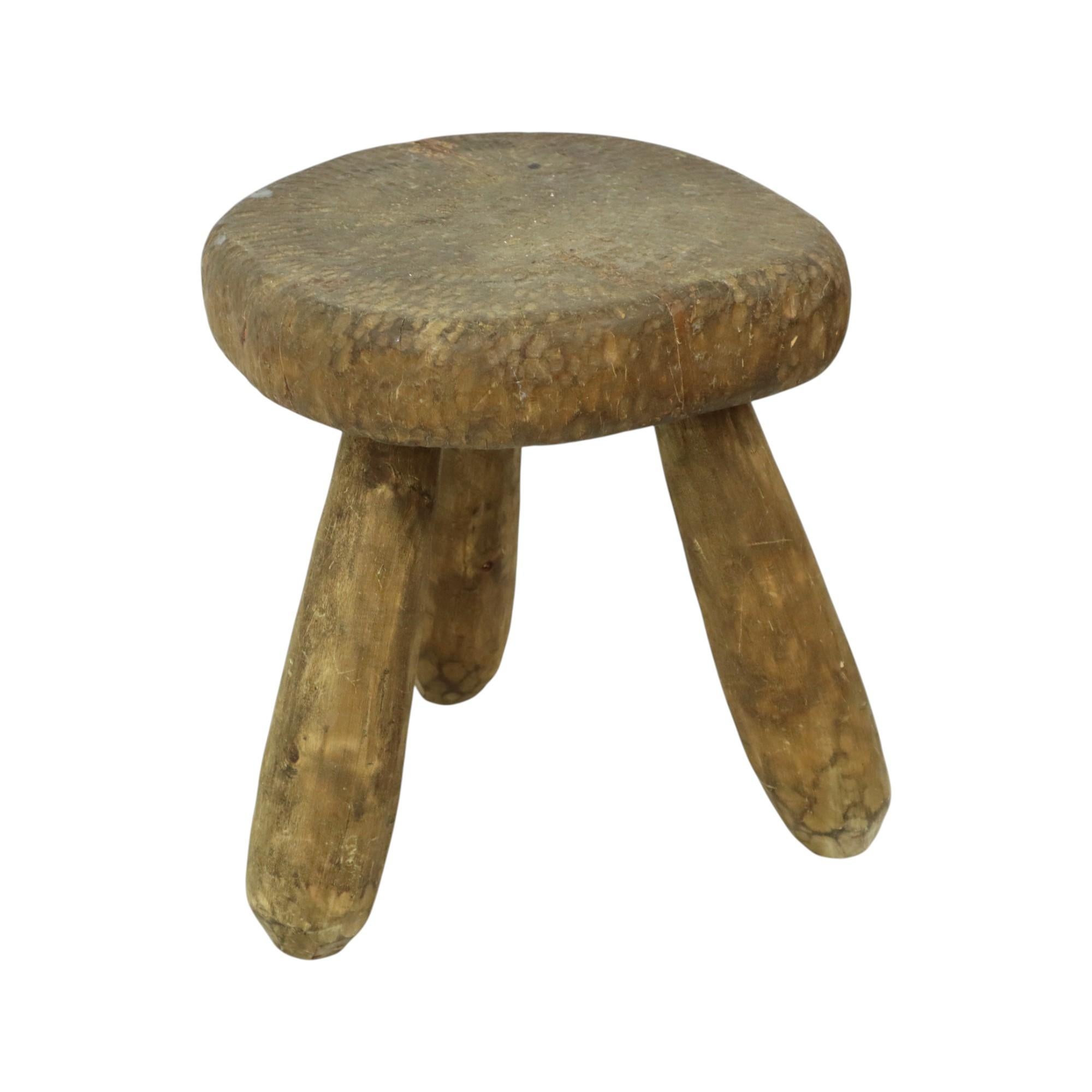 Ancien Tabouret Rustique Tripode Tabouret de Lait Style Brutalisme État moyen - En vente à Poperinge, BE