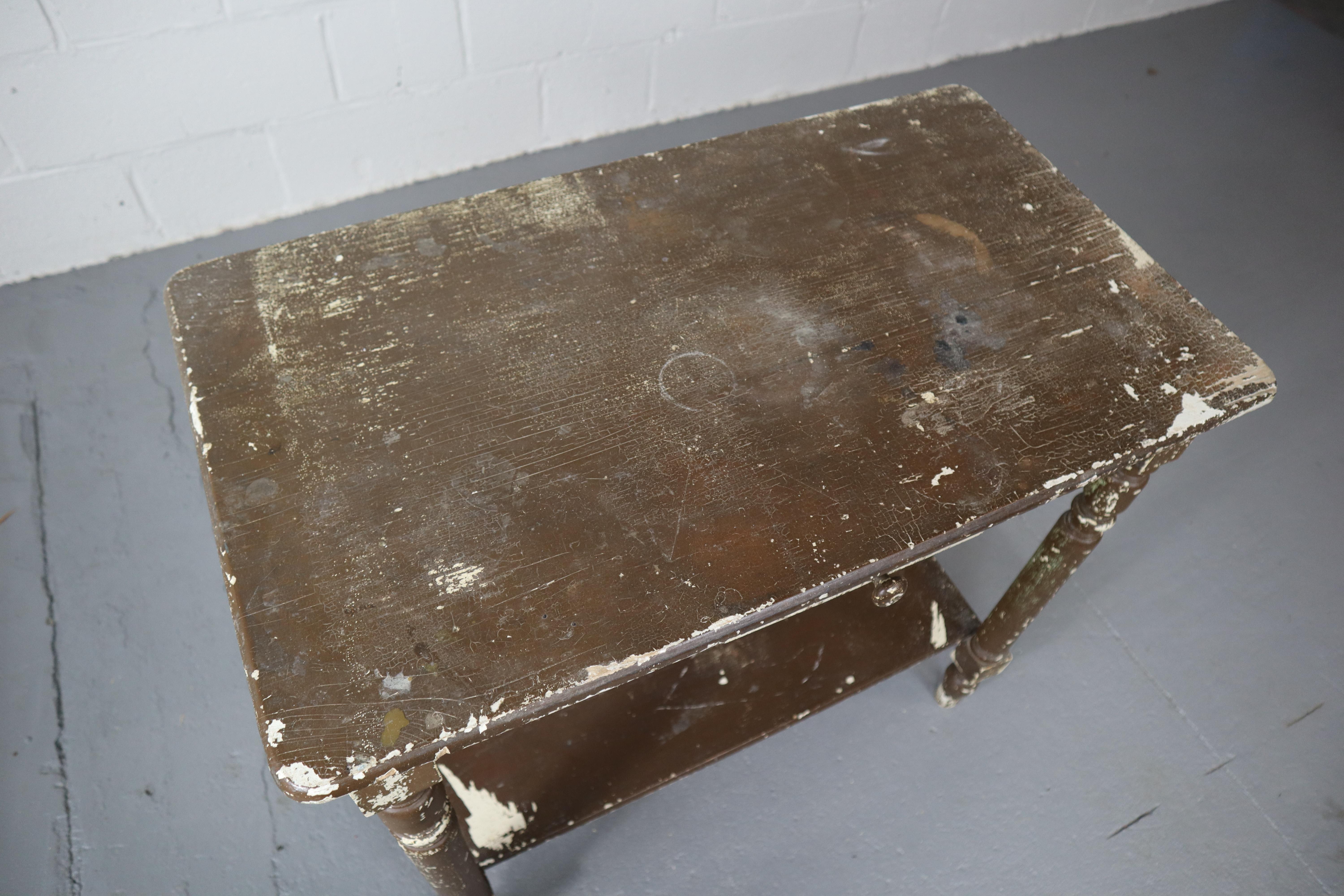 Old Rustic Weathered Side Table with Drawer In Good Condition In Langemark-Poelkapelle, BE