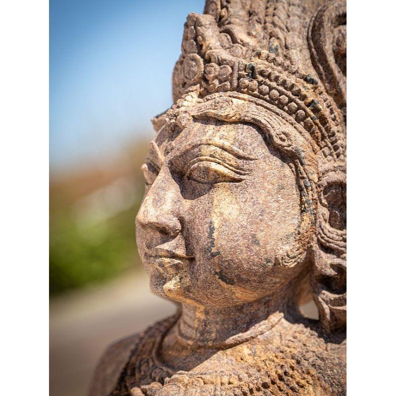 Alte Apsara-Damenstatue aus altem Sandstein aus Indien im Angebot 4