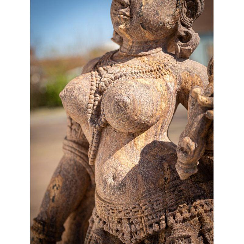 Alte Apsara-Damenstatue aus altem Sandstein aus Indien im Angebot 5