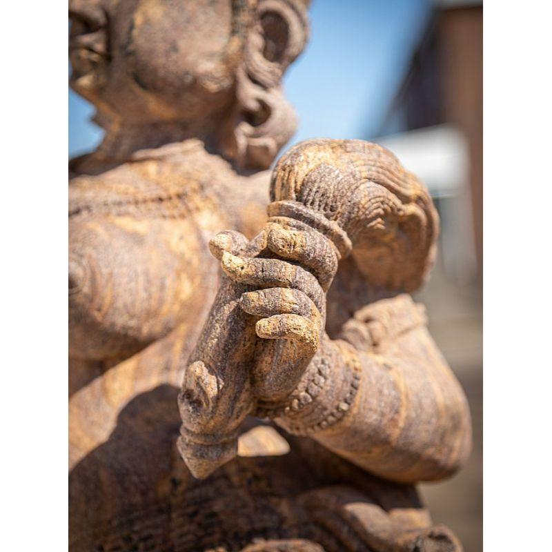 Alte Apsara-Damenstatue aus altem Sandstein aus Indien im Angebot 7