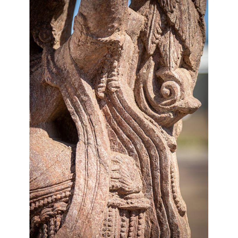 Apsara-Damenstatue aus altem Sandstein aus Indien im Angebot 9