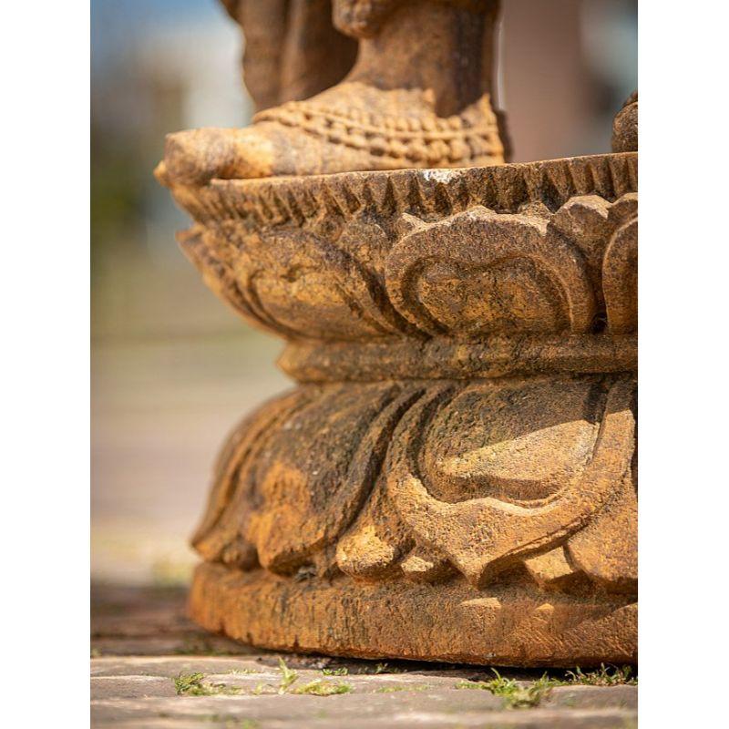 Alte Apsara-Damenstatue aus altem Sandstein aus Indien im Angebot 12