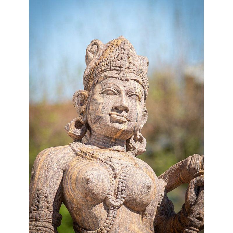 Alte Apsara-Damenstatue aus altem Sandstein aus Indien im Angebot 14
