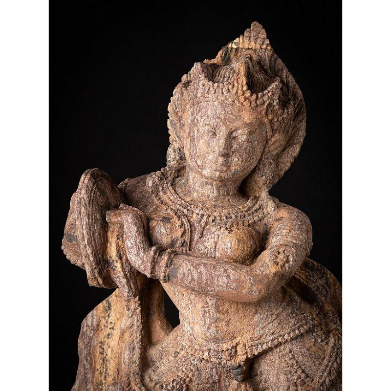 Material: Sandstone
Material: wood
62 cm high 
30,5 cm wide and 18 cm deep
Weight: 23.8 kgs
Originating from India
Middle 20th century
Can be shipped worldwide

