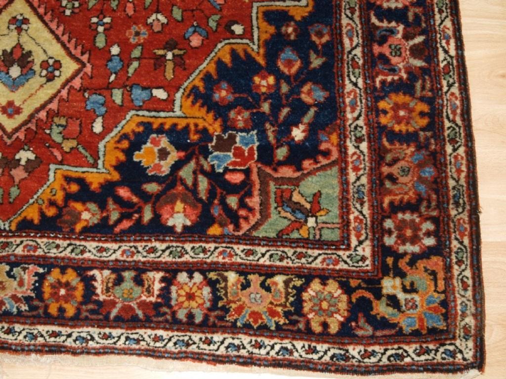 Tapis Sarouk ancien au design traditionnel, vers 1920 Excellent état - En vente à Moreton-In-Marsh, GB