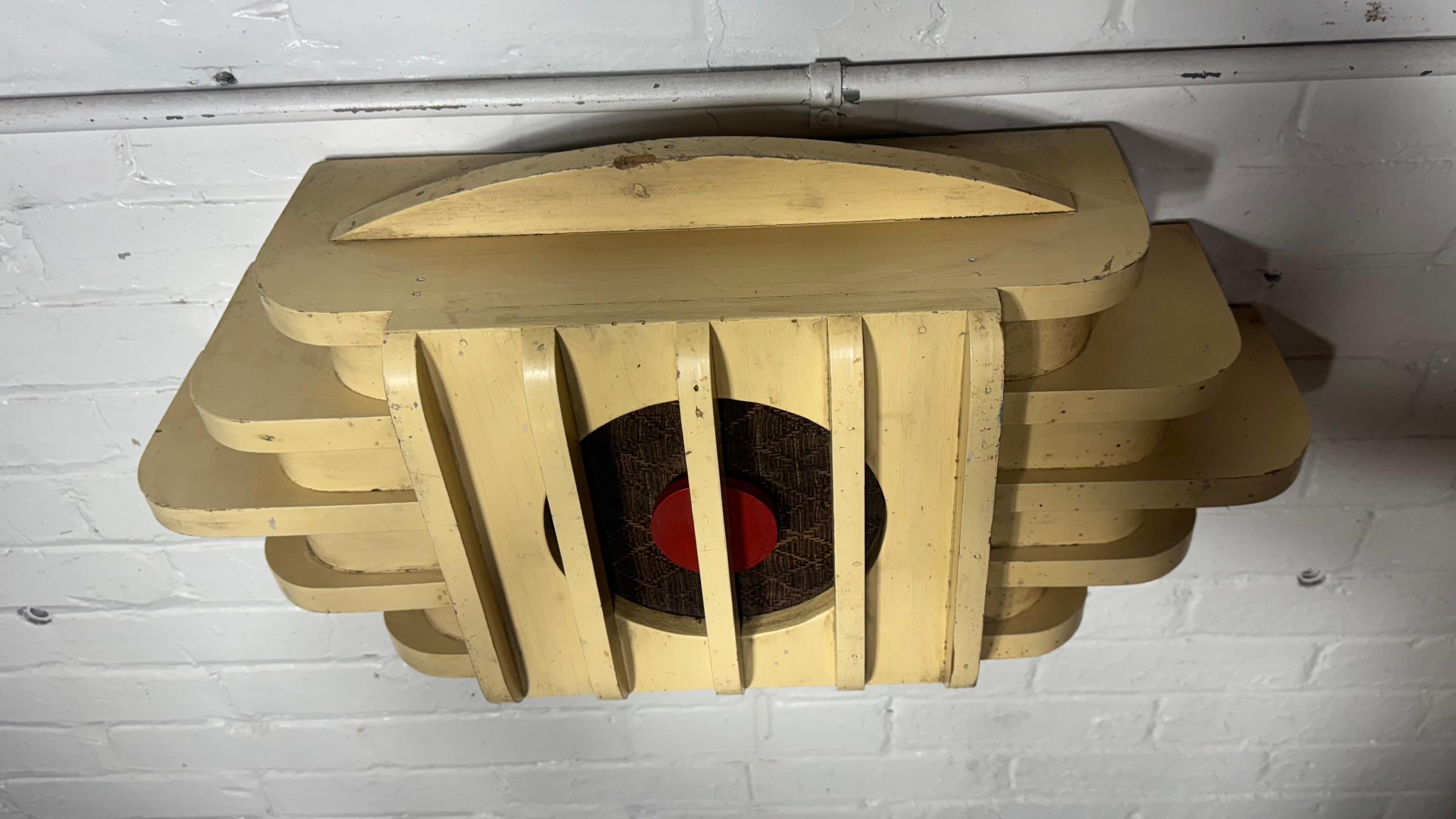 Enceinte Art déco stylisée à l'ancienne,  design moderniste / streamline Bon état - En vente à Buffalo, NY