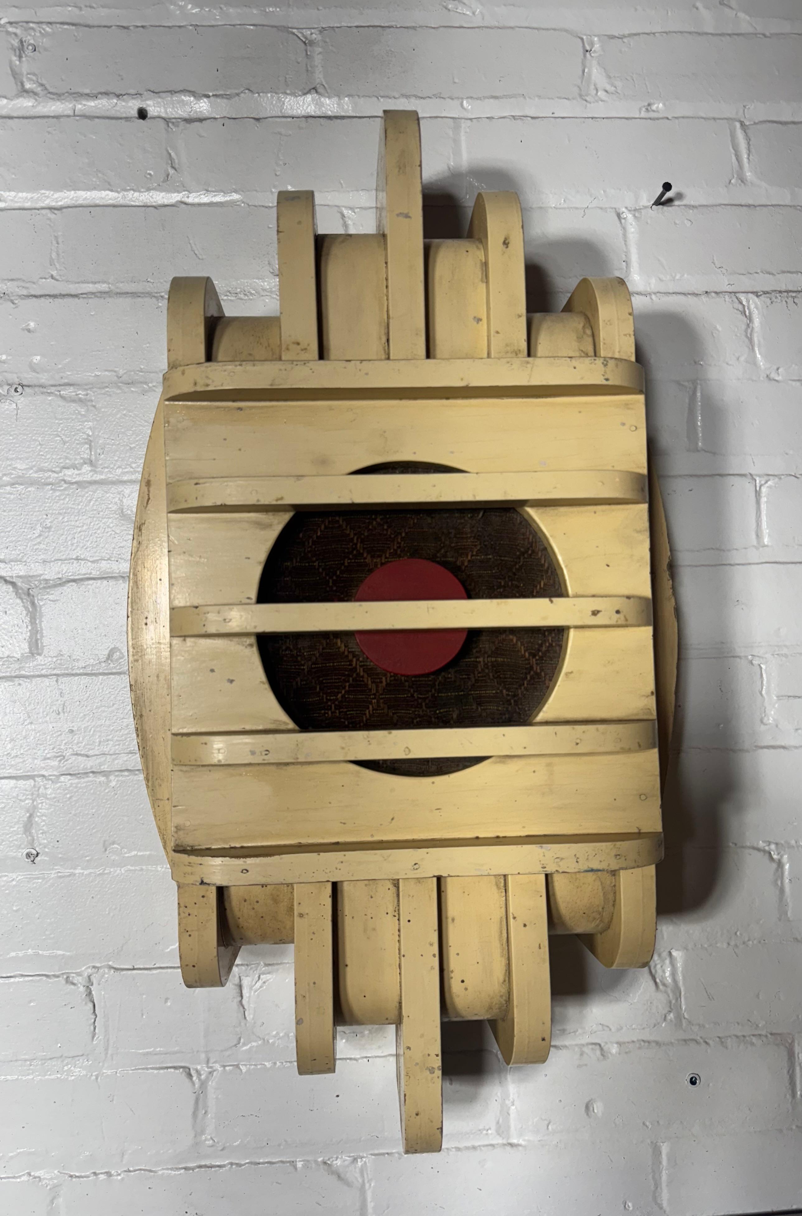 Bois Enceinte Art déco stylisée à l'ancienne,  design moderniste / streamline en vente