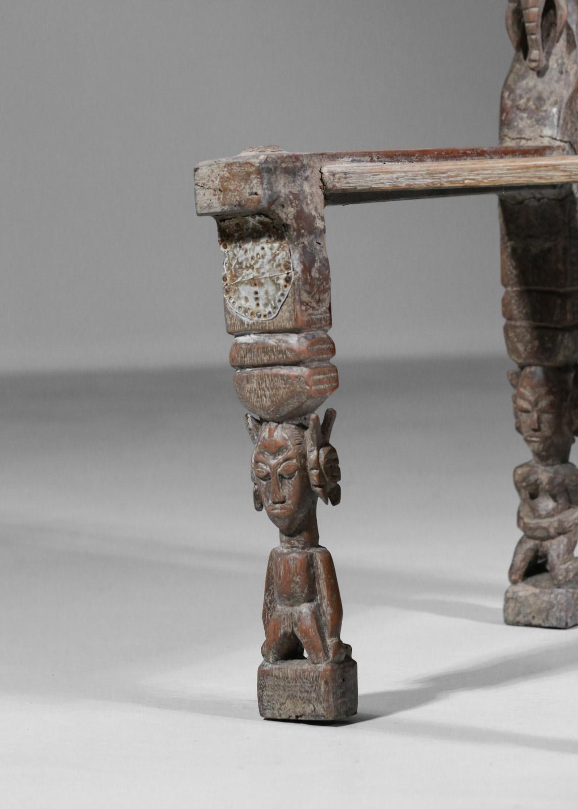 Silla antigua de Costa de Marfil o Benín Diseño étnico Madera tallada en venta 3