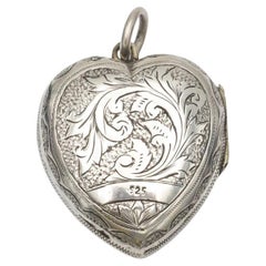 Old sentimental silver secret locket photo hide, Western Europe, early XX cen.