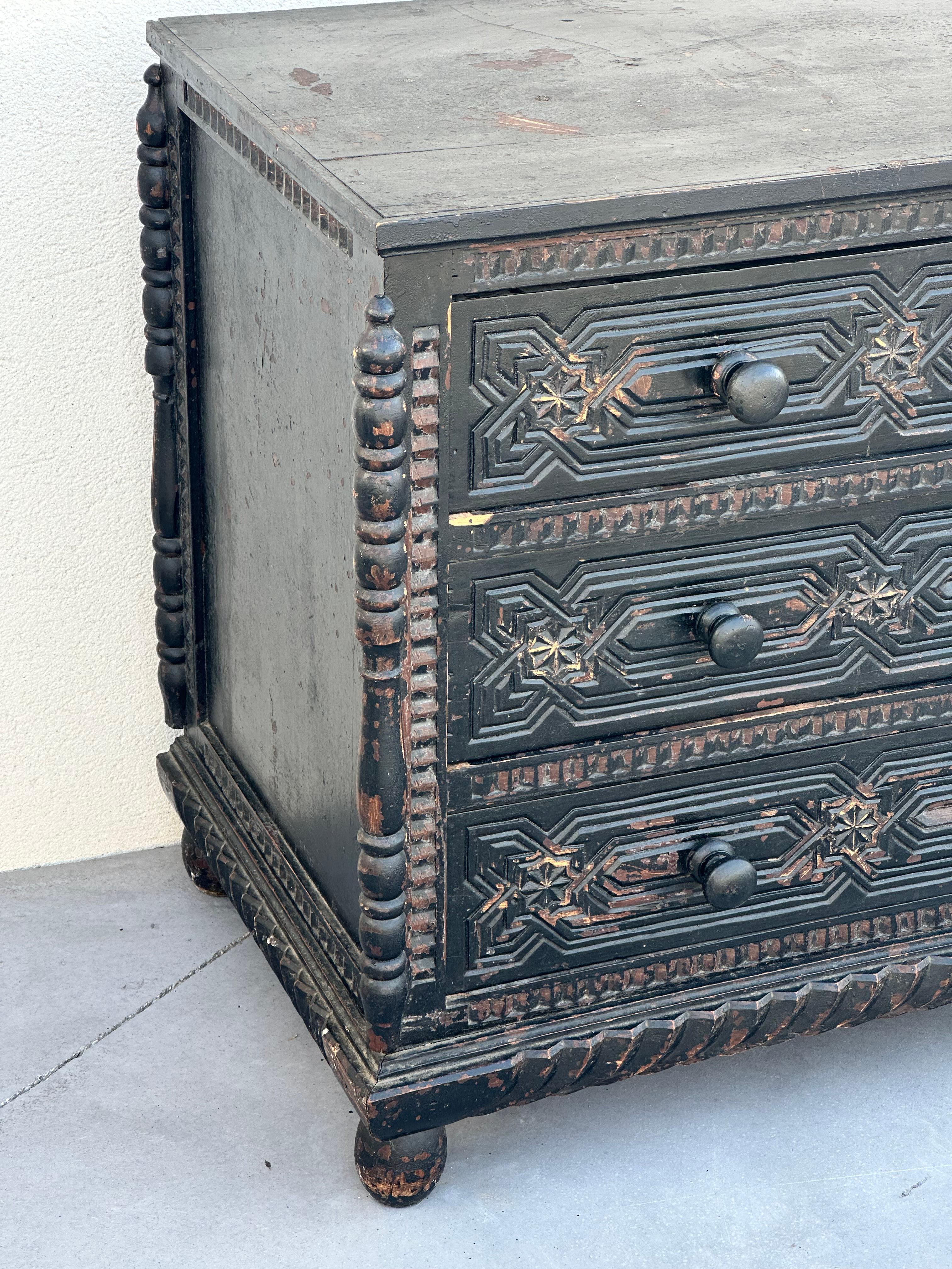 French Old shabby chic chest of drawers, nice patina and elaborate, France circa 1980s
