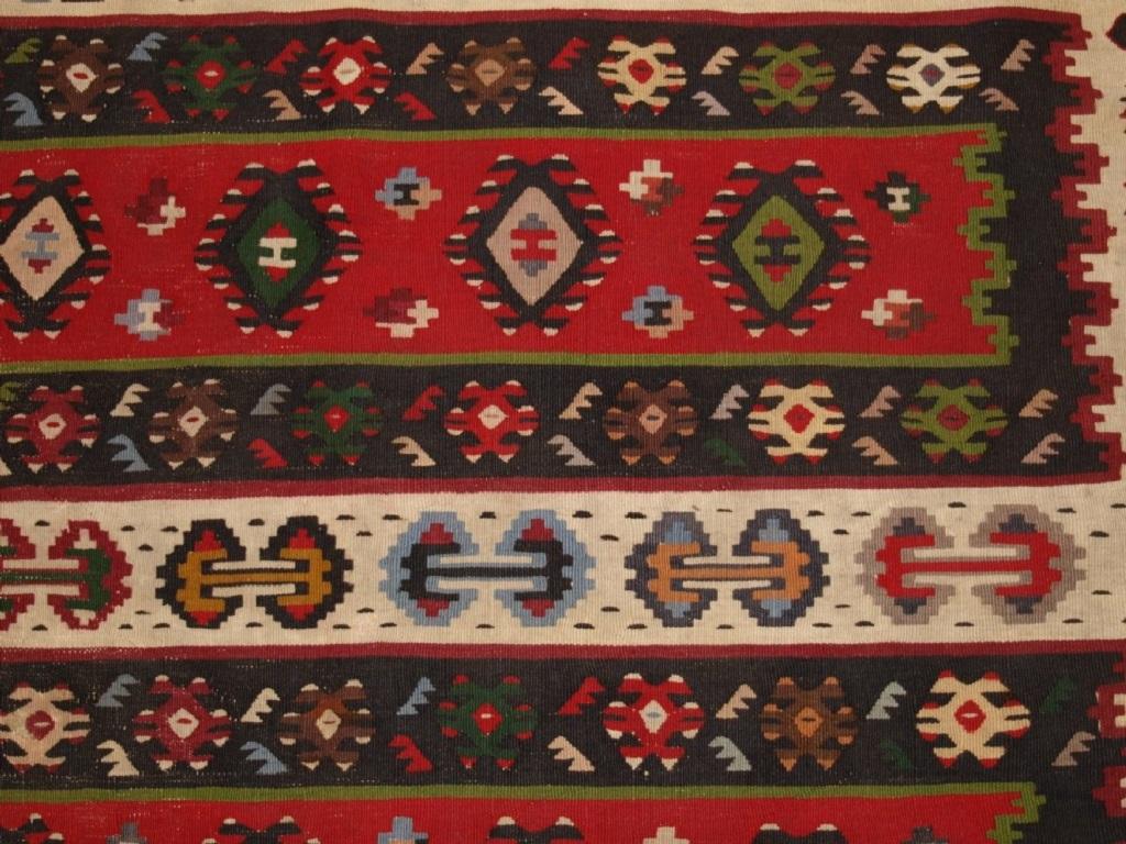 Kilim antiguo de Sharkoy con diseño de bandas, circa 1930 Turco en venta