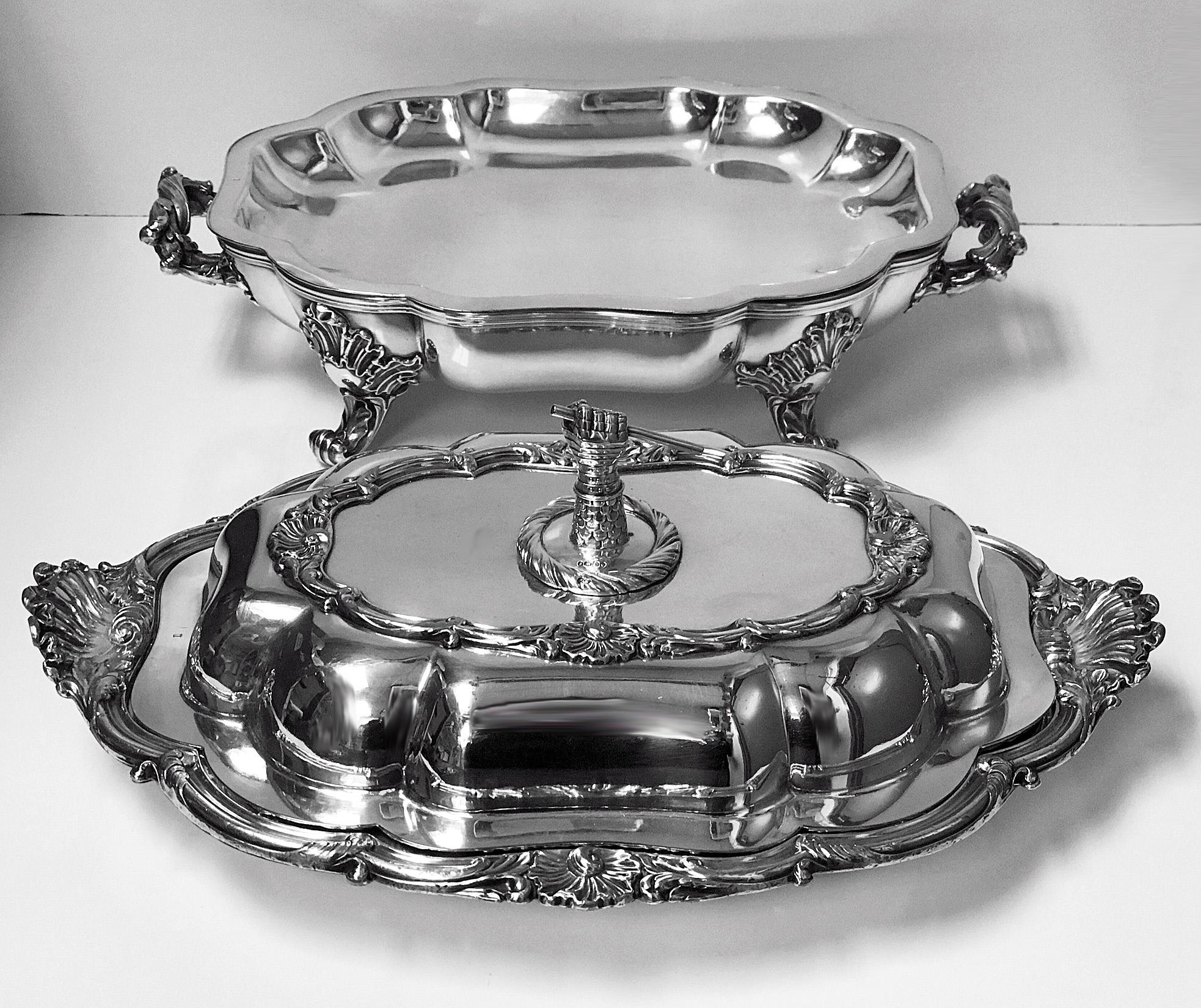 A very good quality Creswick Old Sheffield Entrée Dish, liner and Warming Stand with Paul Storr Silver handle. The Dish and Warmer with old Sheffield marks for T & J Creswick. Dish, under dish and finial also marked with the number 1. Embellished to